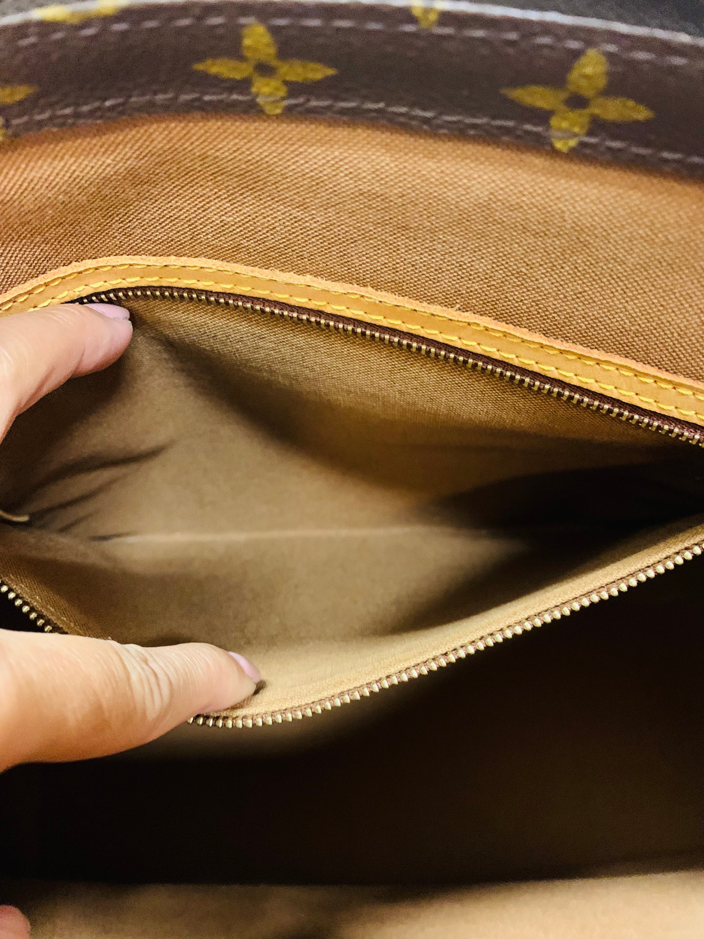 LOUIS VUITTON Cabas Mezzo Tote Bag