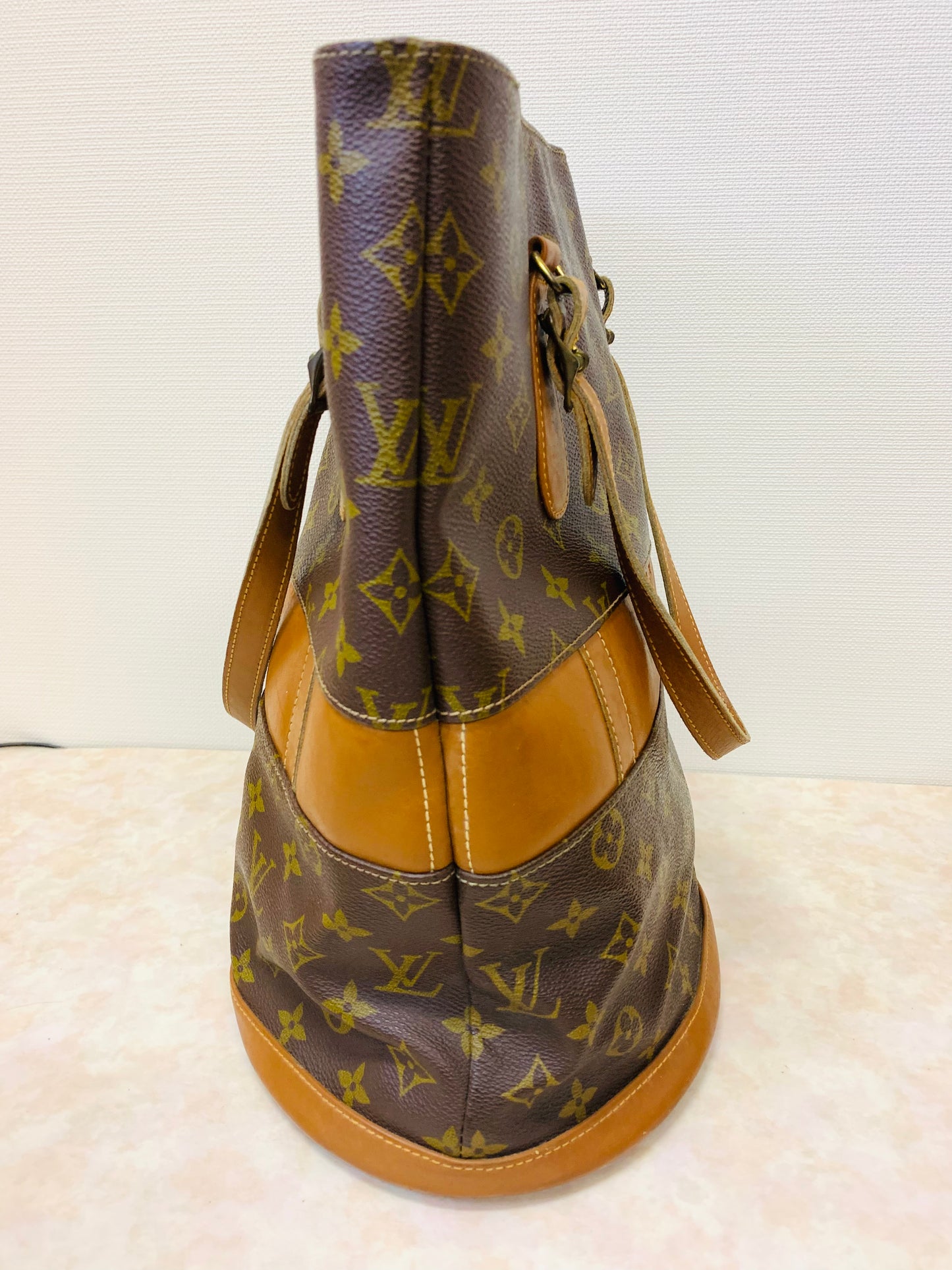 LOUIS VUITTON Bucket GM French Company