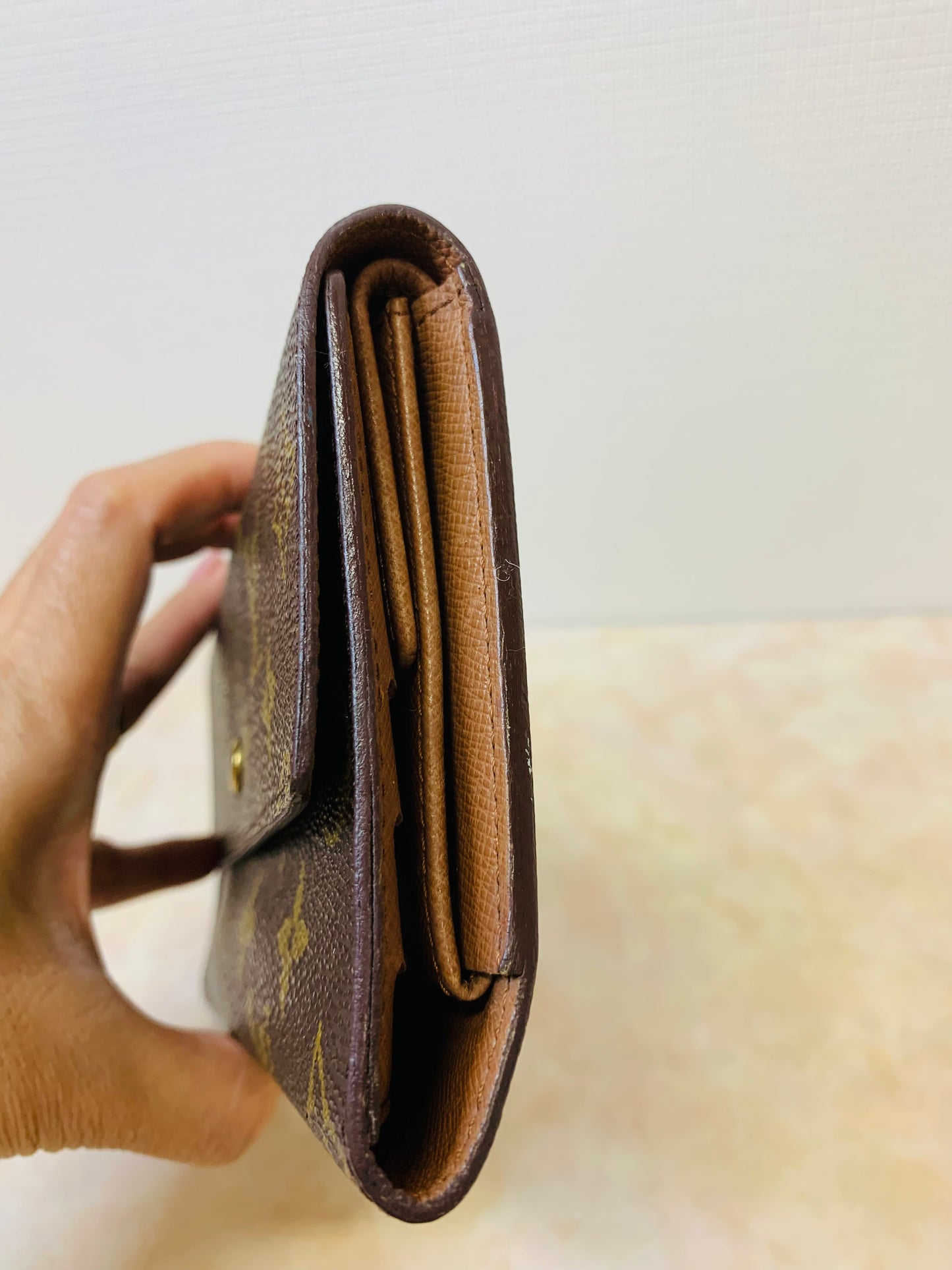 LOUIS VUITTON INTERNATIONAL TRỊ-FOLD WALLET