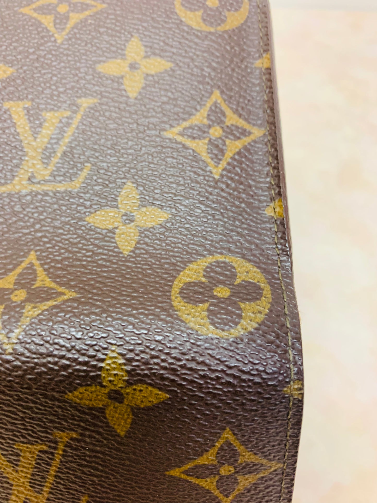 LOUIS VUITTON  International wallet Monogram