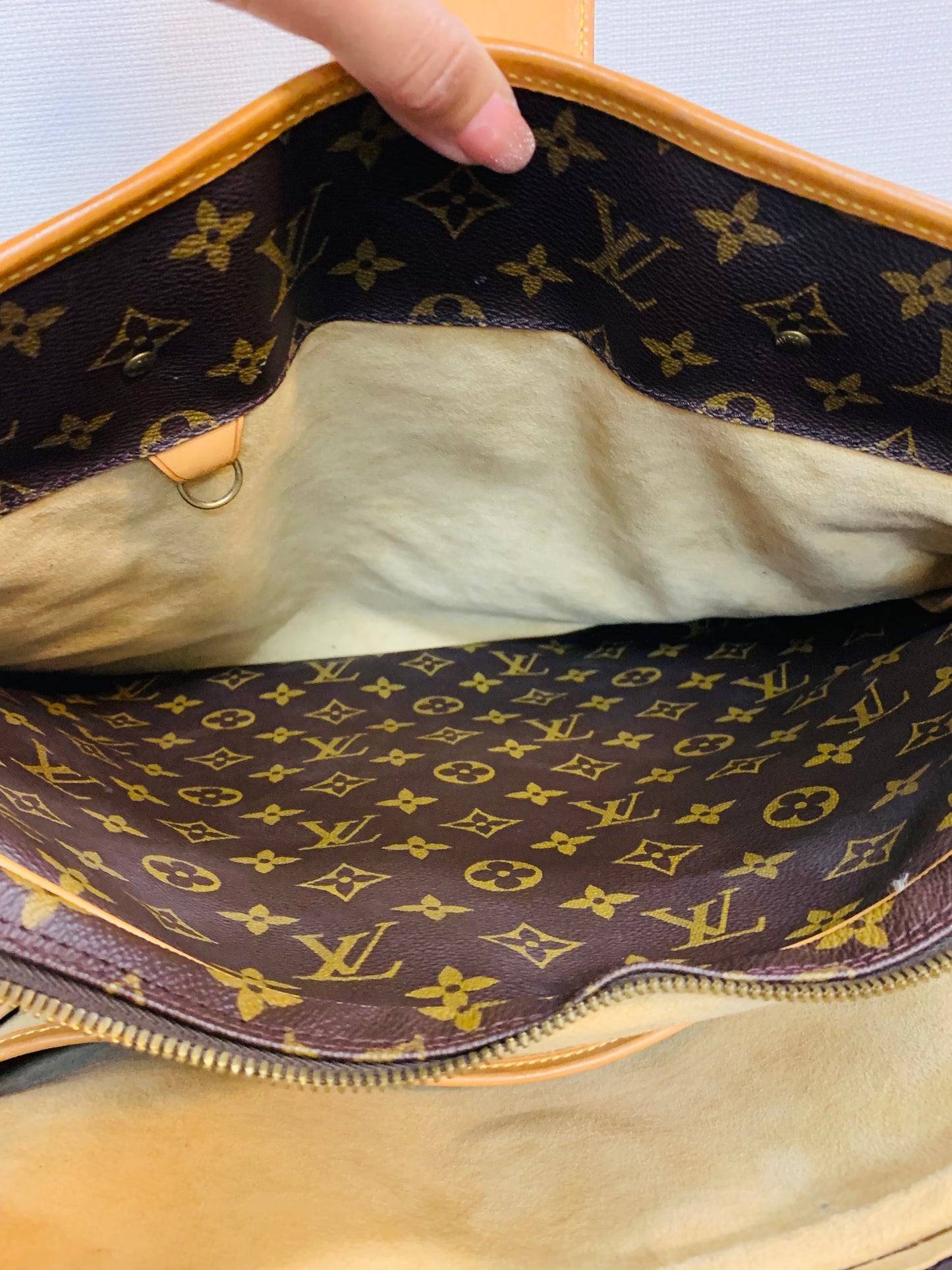 LOUIS VUITTON RIVOLI