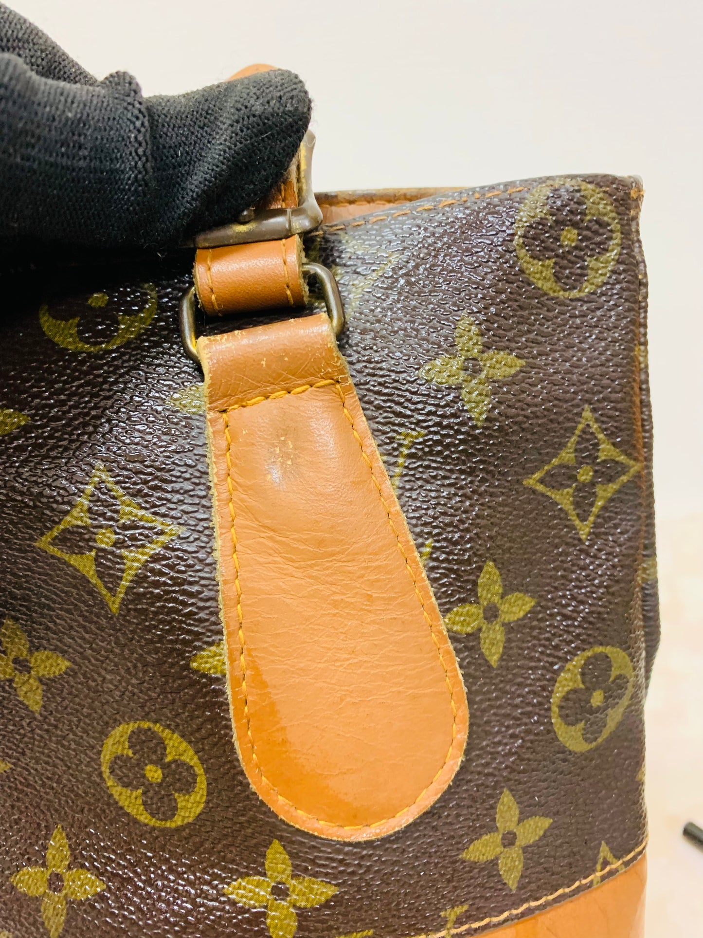 LOUIS VUITTON Bucket PM French &Co with Kiss lock pouch