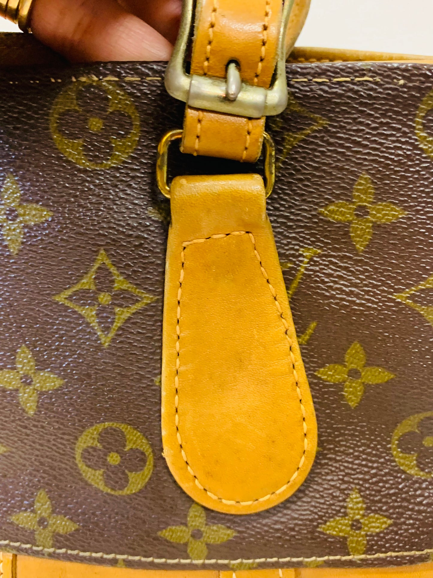 LOUIS VUITTON Bucket PM French Company