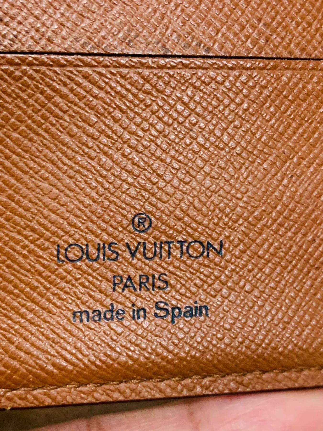 LOUIS VUITTON  Bi-fold mens wallet