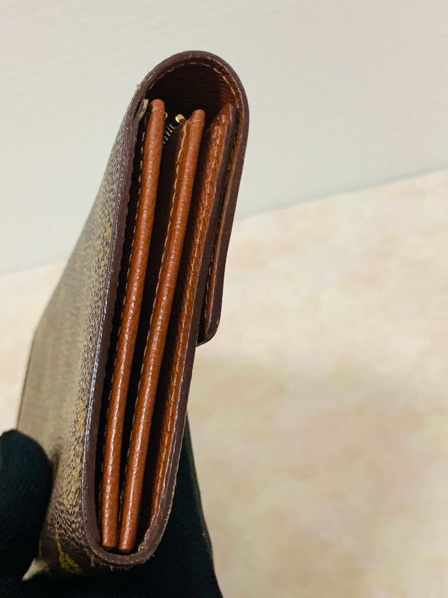 LOUIS VUITTON
Monogram Sarah Wallet