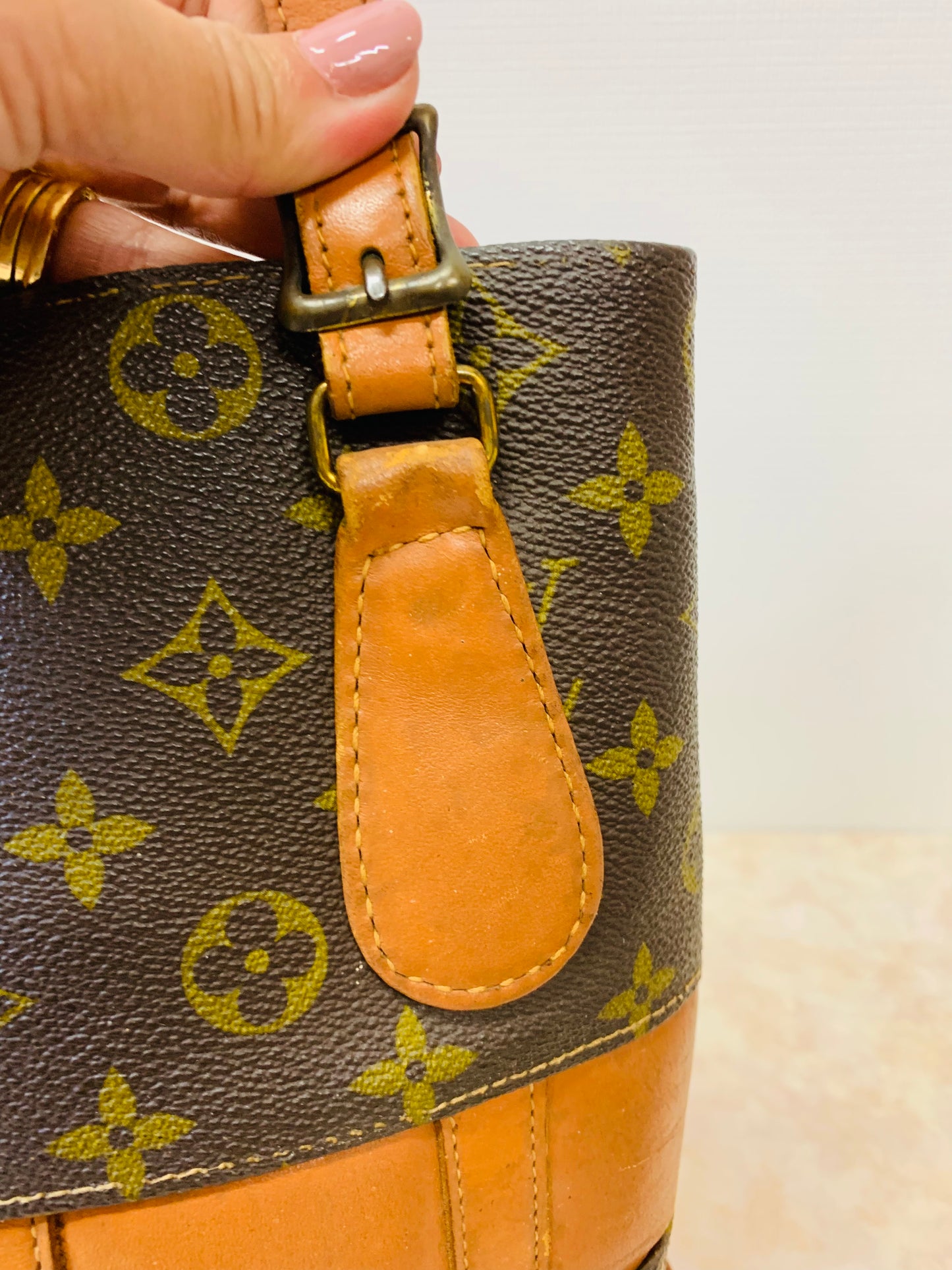 LOUIS VUITTON Bucket PM French Company