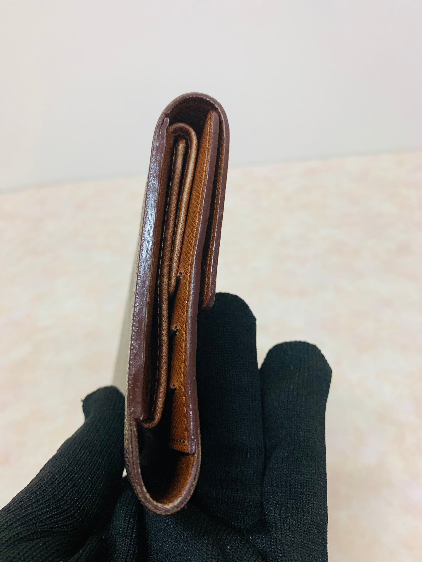 LOUIS VUITTON
Monogram Porte Tresor International Wallet
