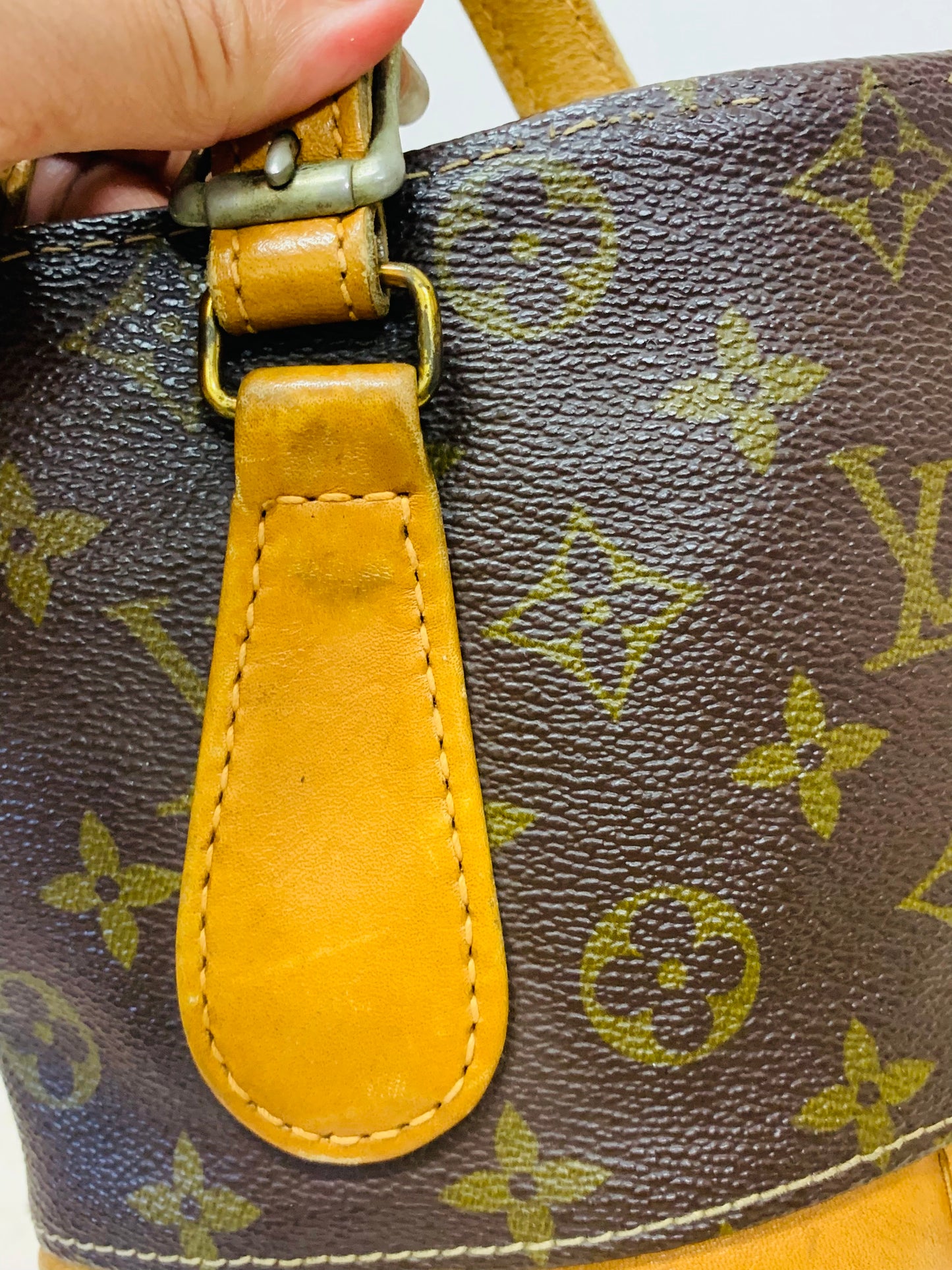 LOUIS VUITTON Bucket PM French Company