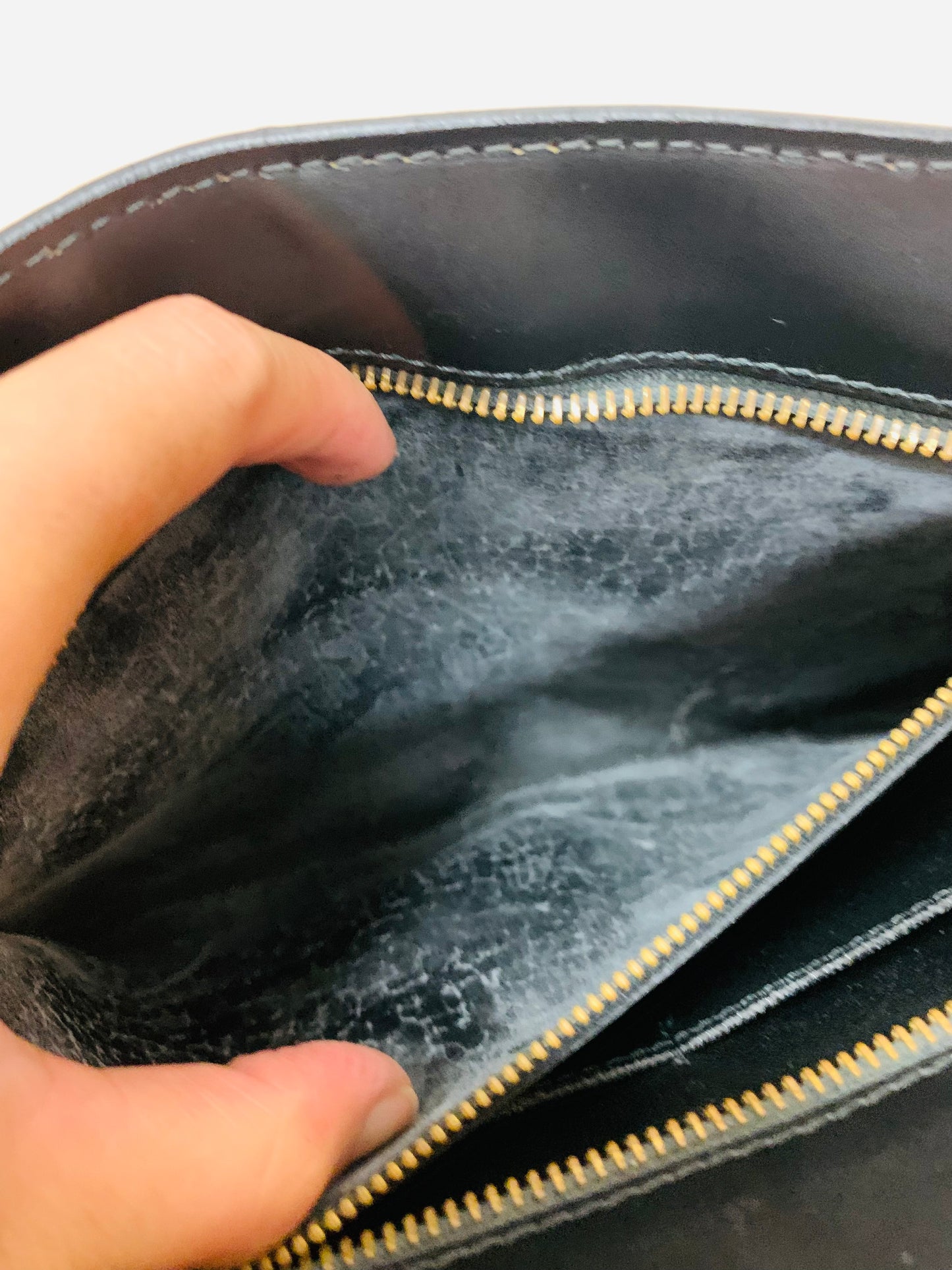 LOUIS VUITTON Epi Noir Enghien Shoulder/clutch