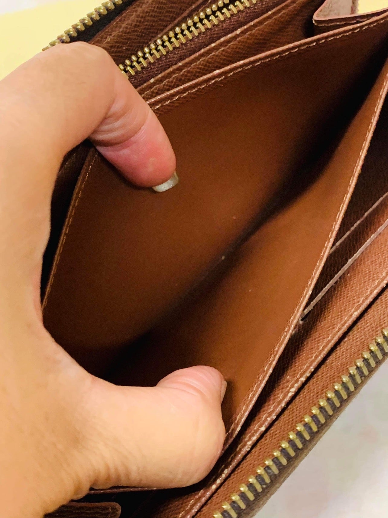 LOUIS VUITTON Zippy Wallet Monogram