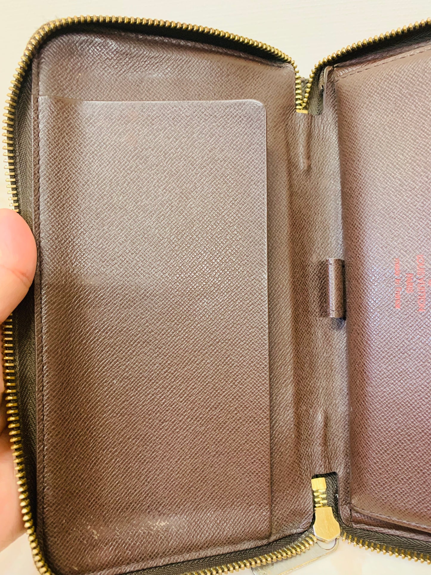 LOUIS VUITTON ZIPPY WALLET ORGANIZER