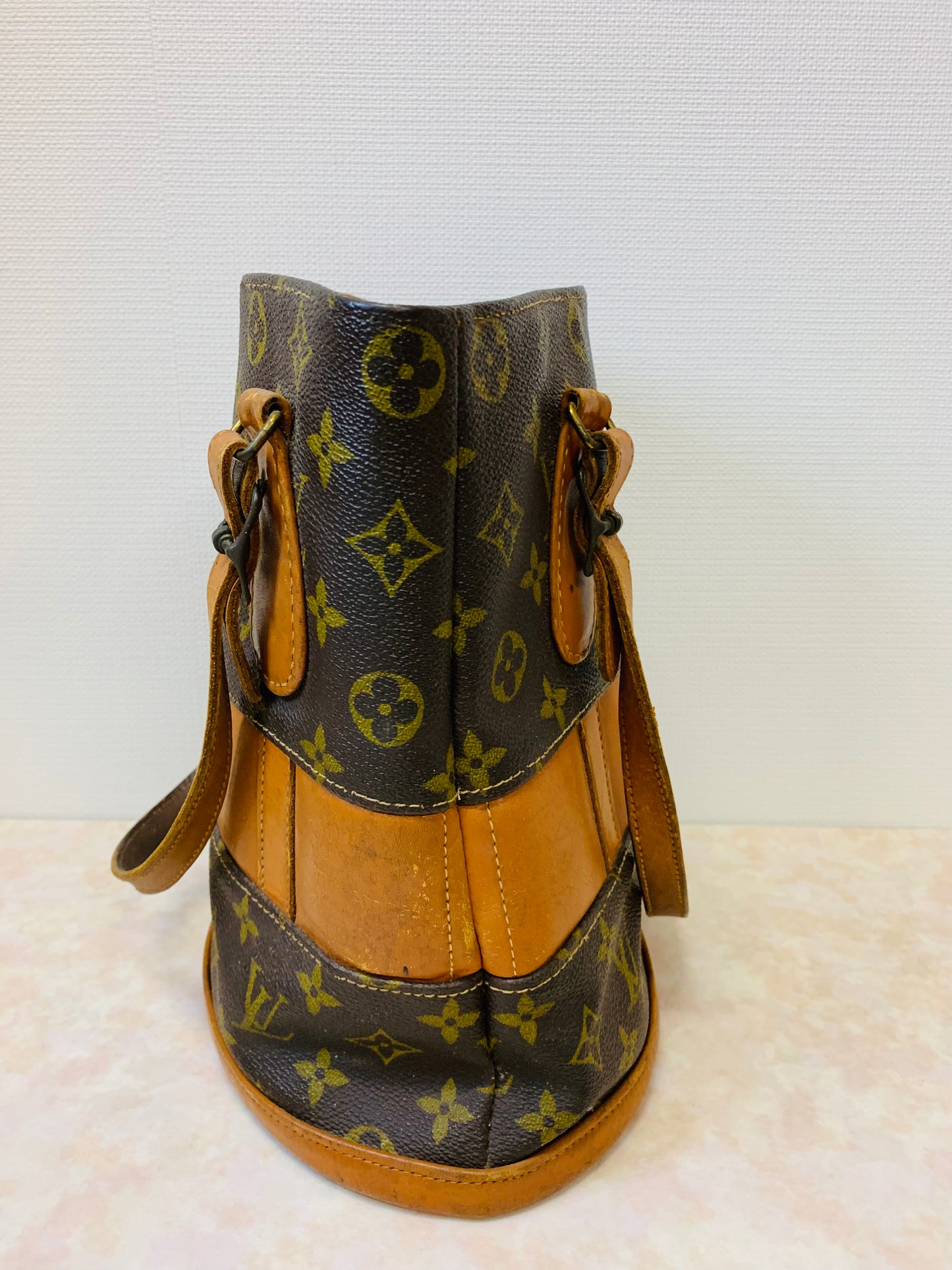 LOUIS VUITTON Bucket PM French Company