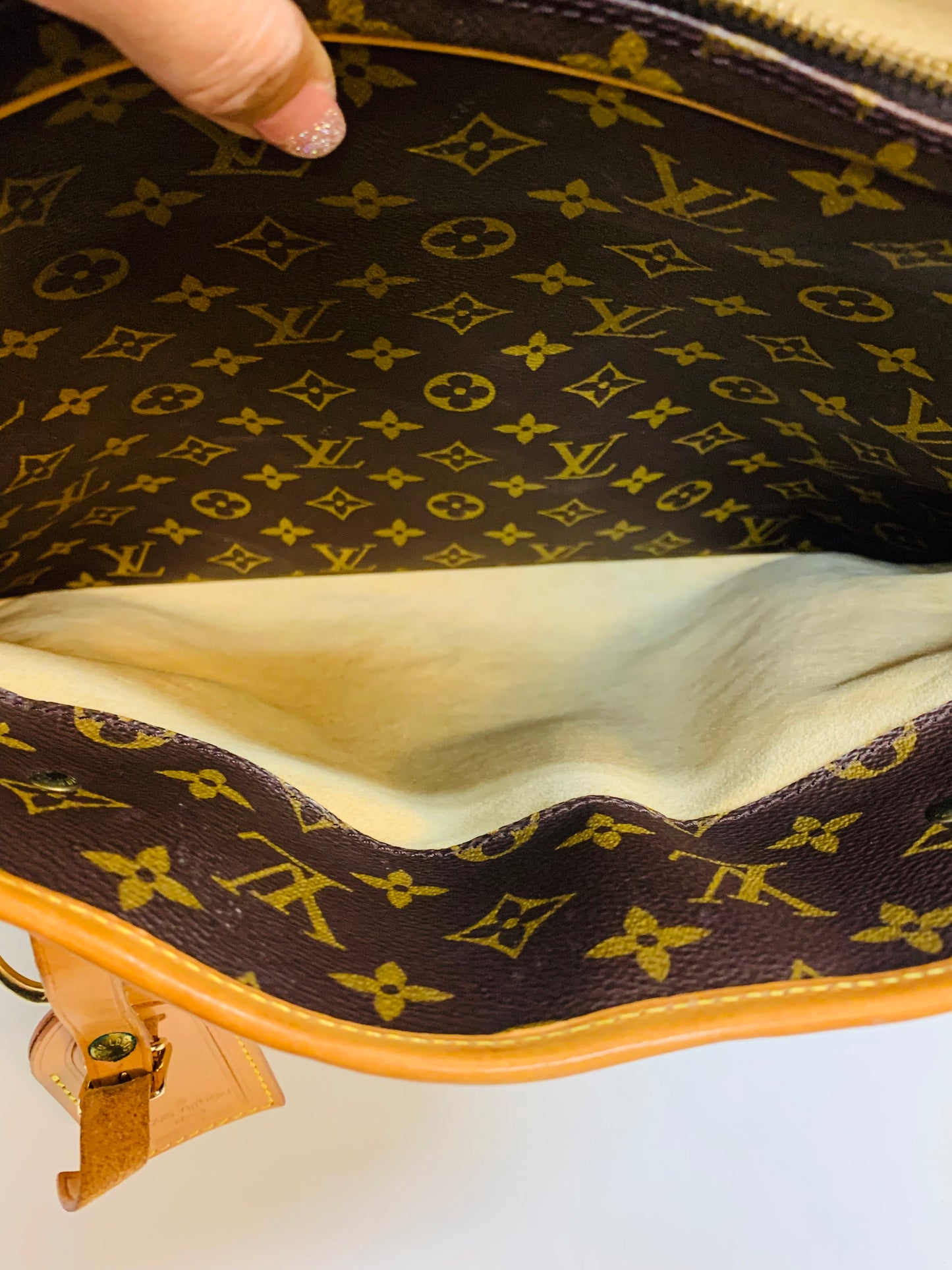 LOUIS VUITTON RIVOLI