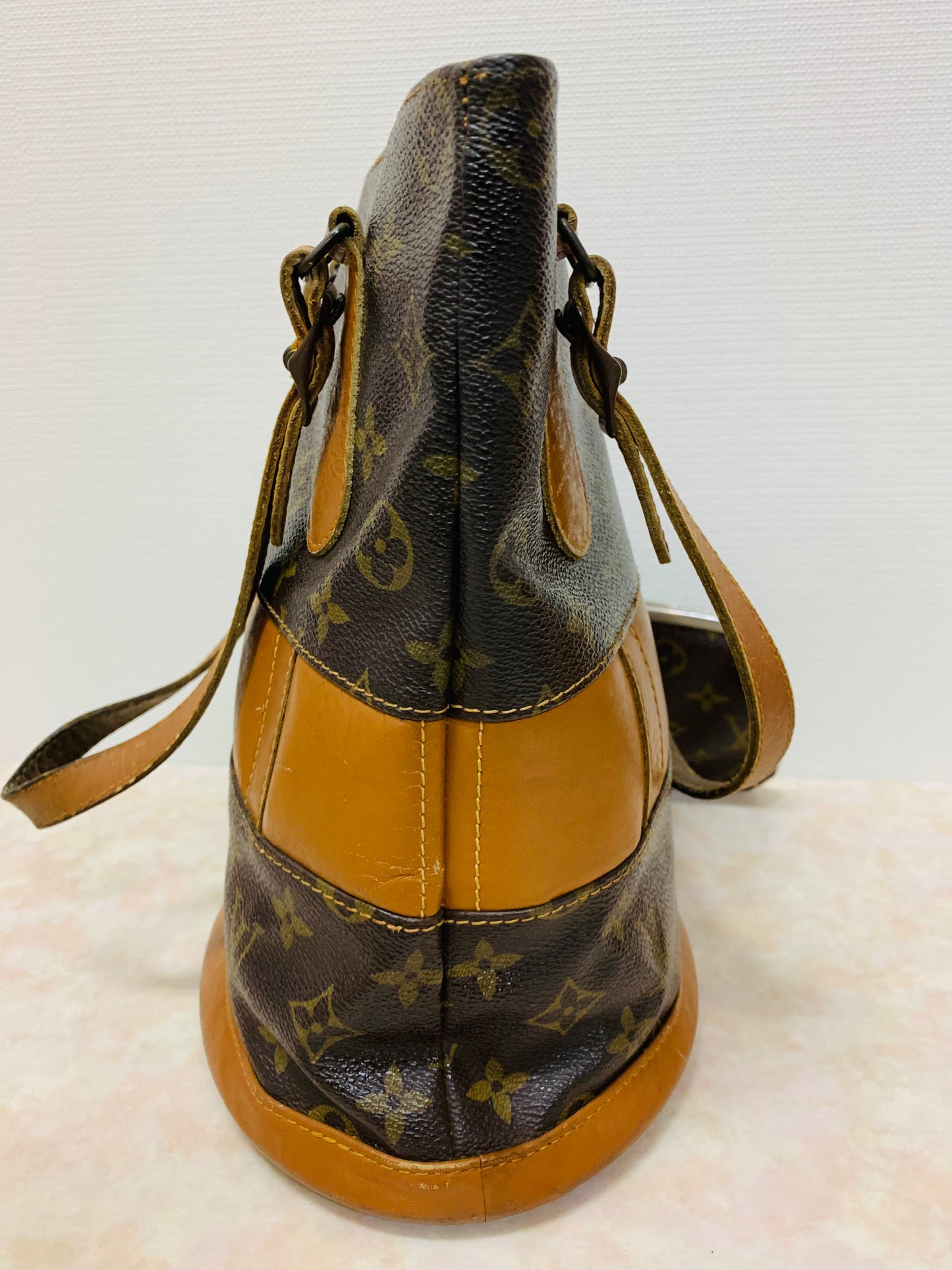 LOUIS VUITTON Bucket PM French &Co with Kiss lock pouch