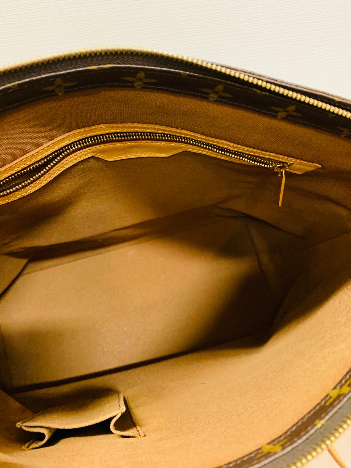 LOUIS VUITTON Cabas Mezzo Tote Bag