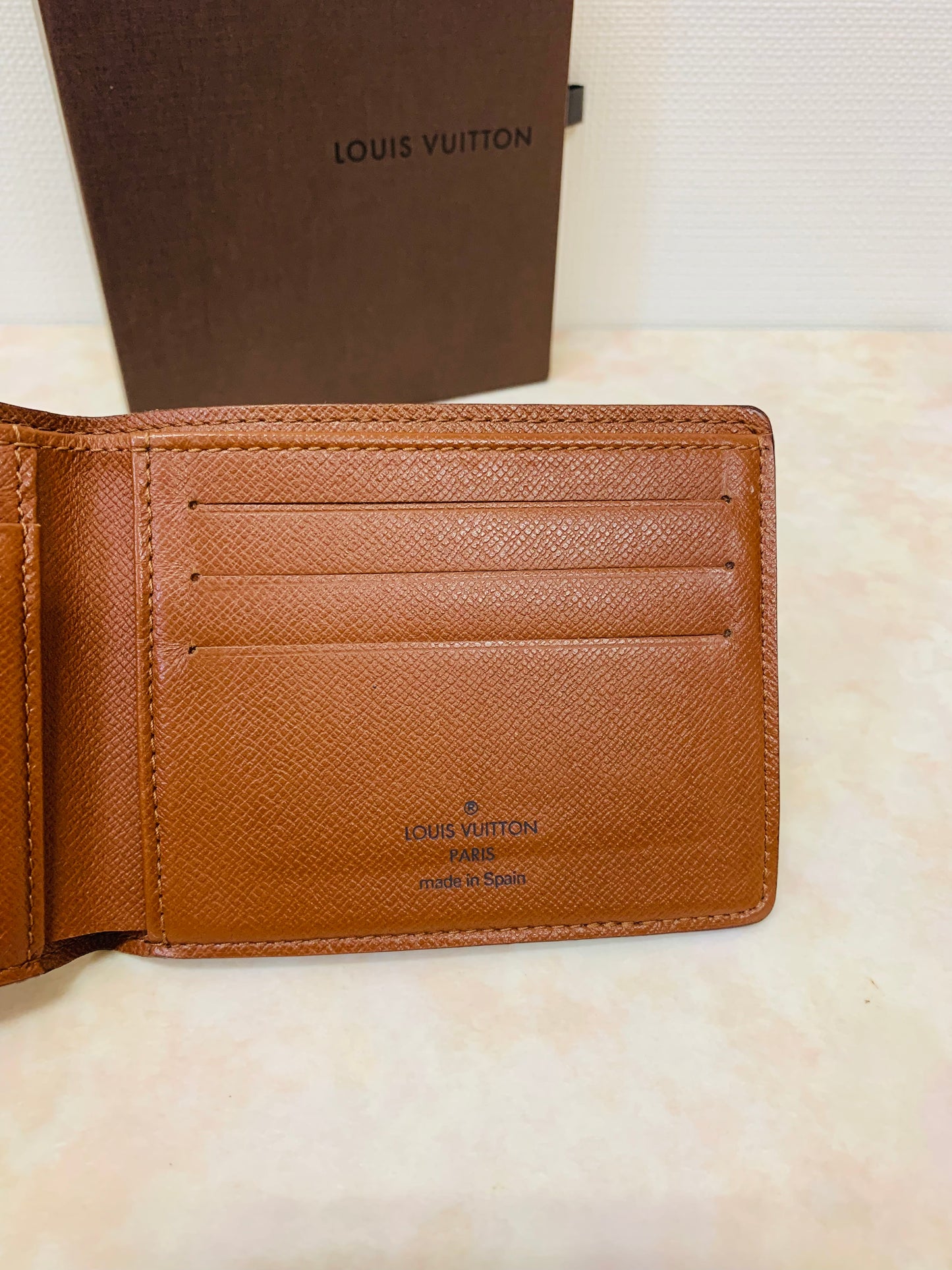 LOUIS VUITTON BI-FOLD MENS WALLET