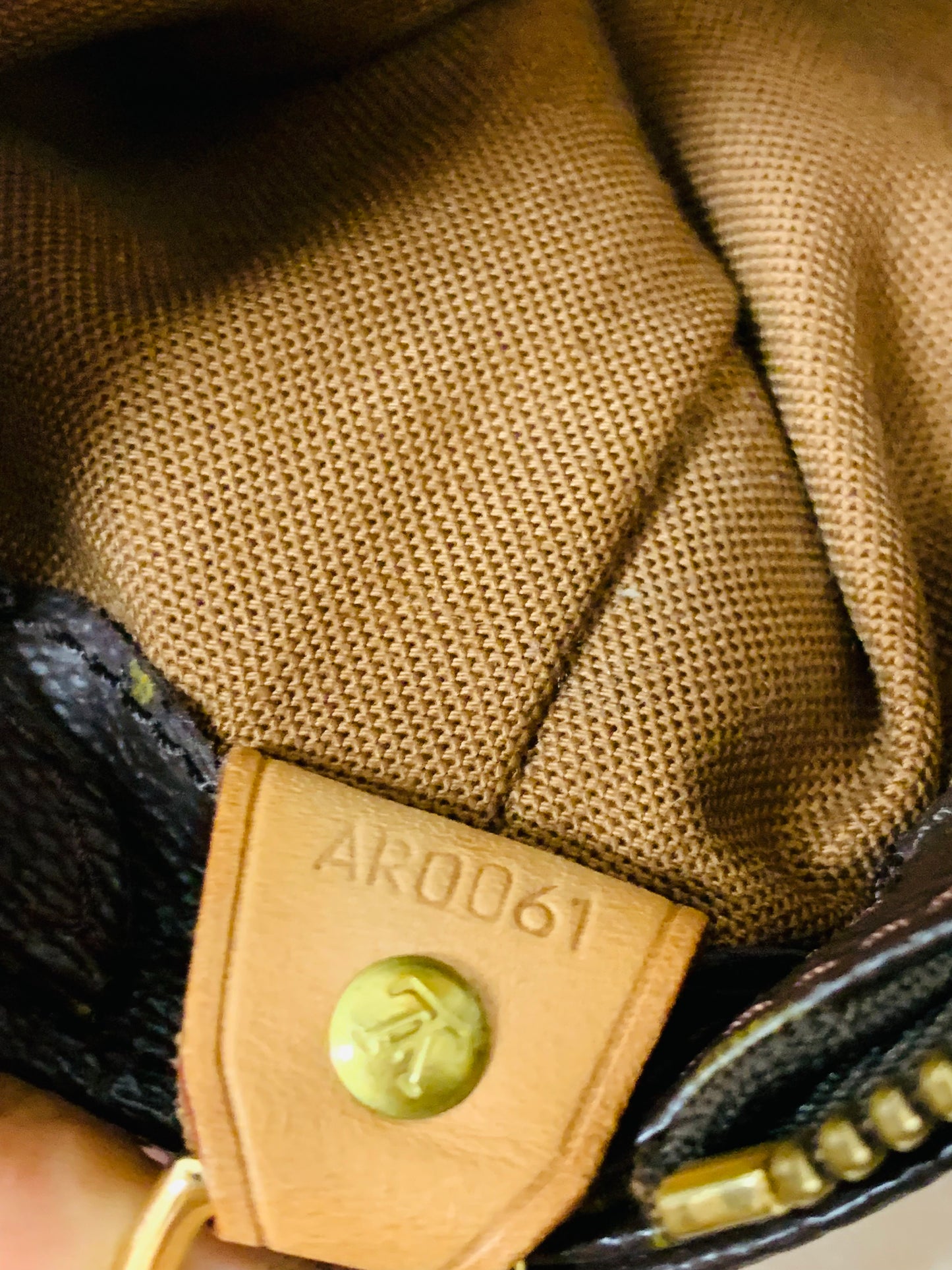 LOUIS VUITTON Cabas Mezzo Tote bag