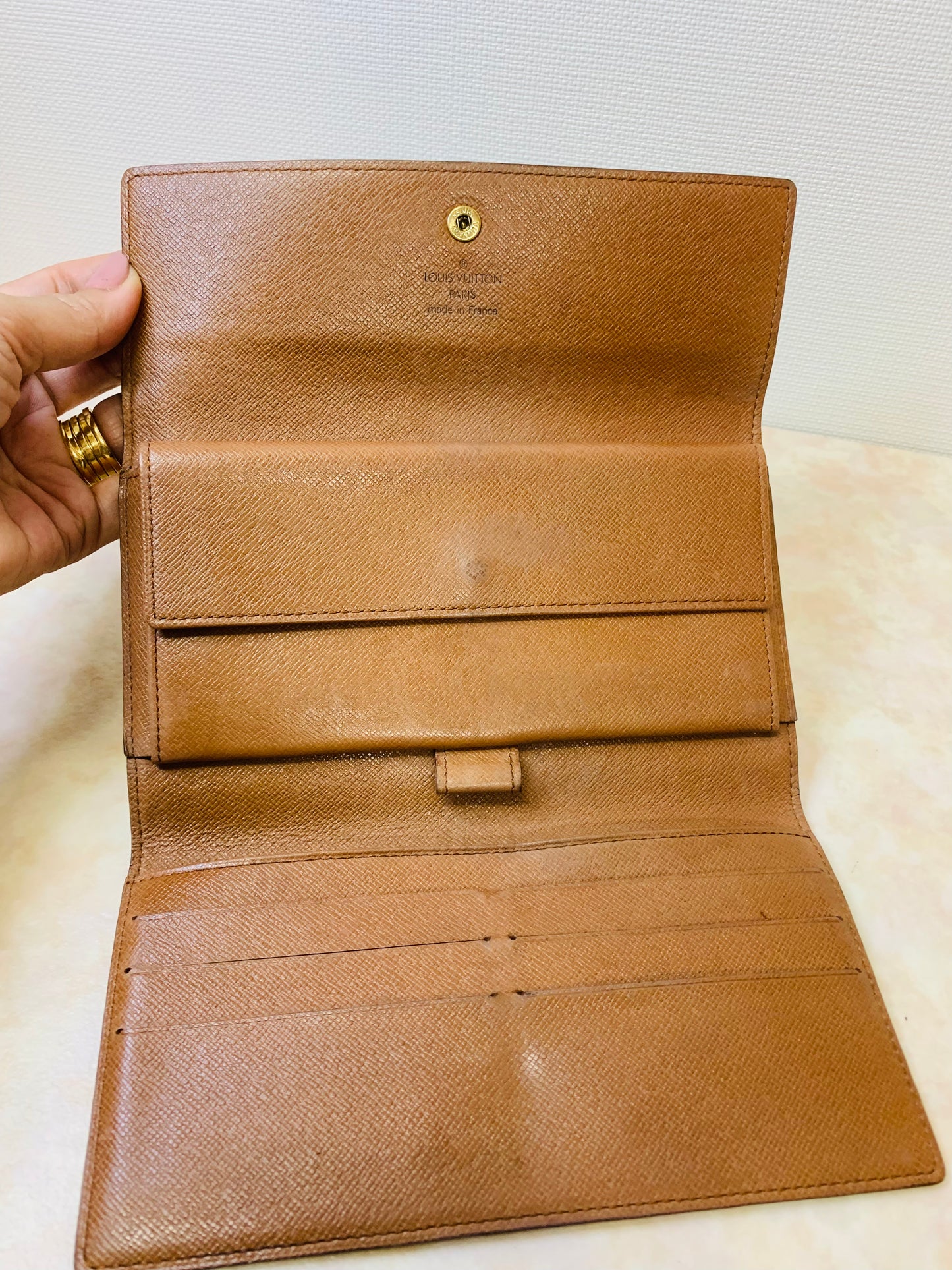 LOUIS VUITTON INTERNATIONAL TRỊ-FOLD WALLET