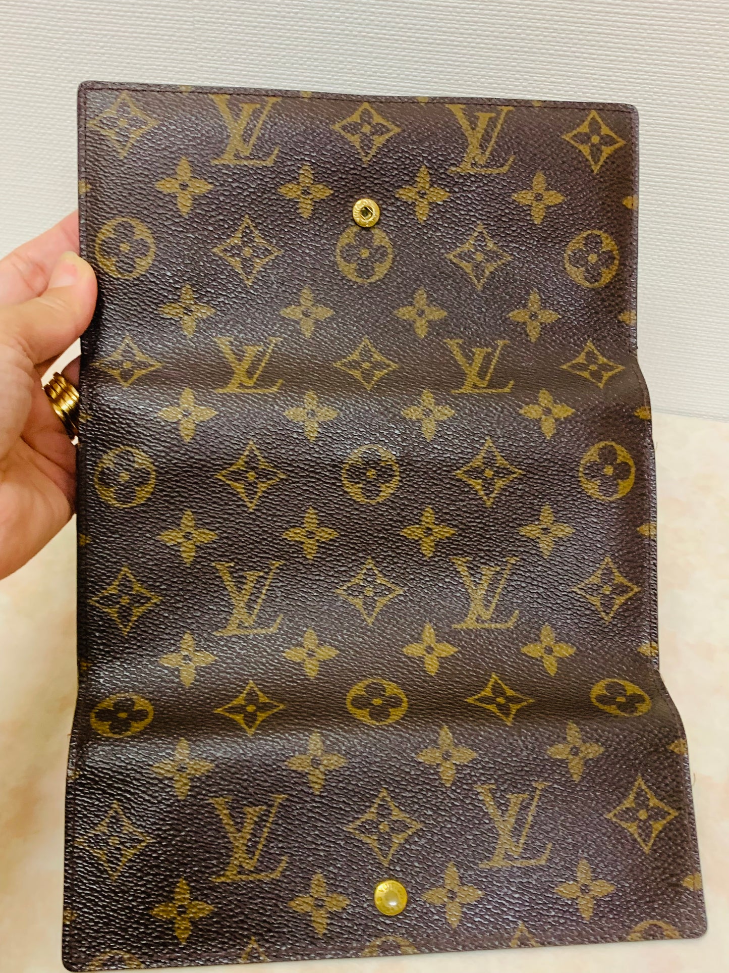 LOUIS VUITTON International Wallet