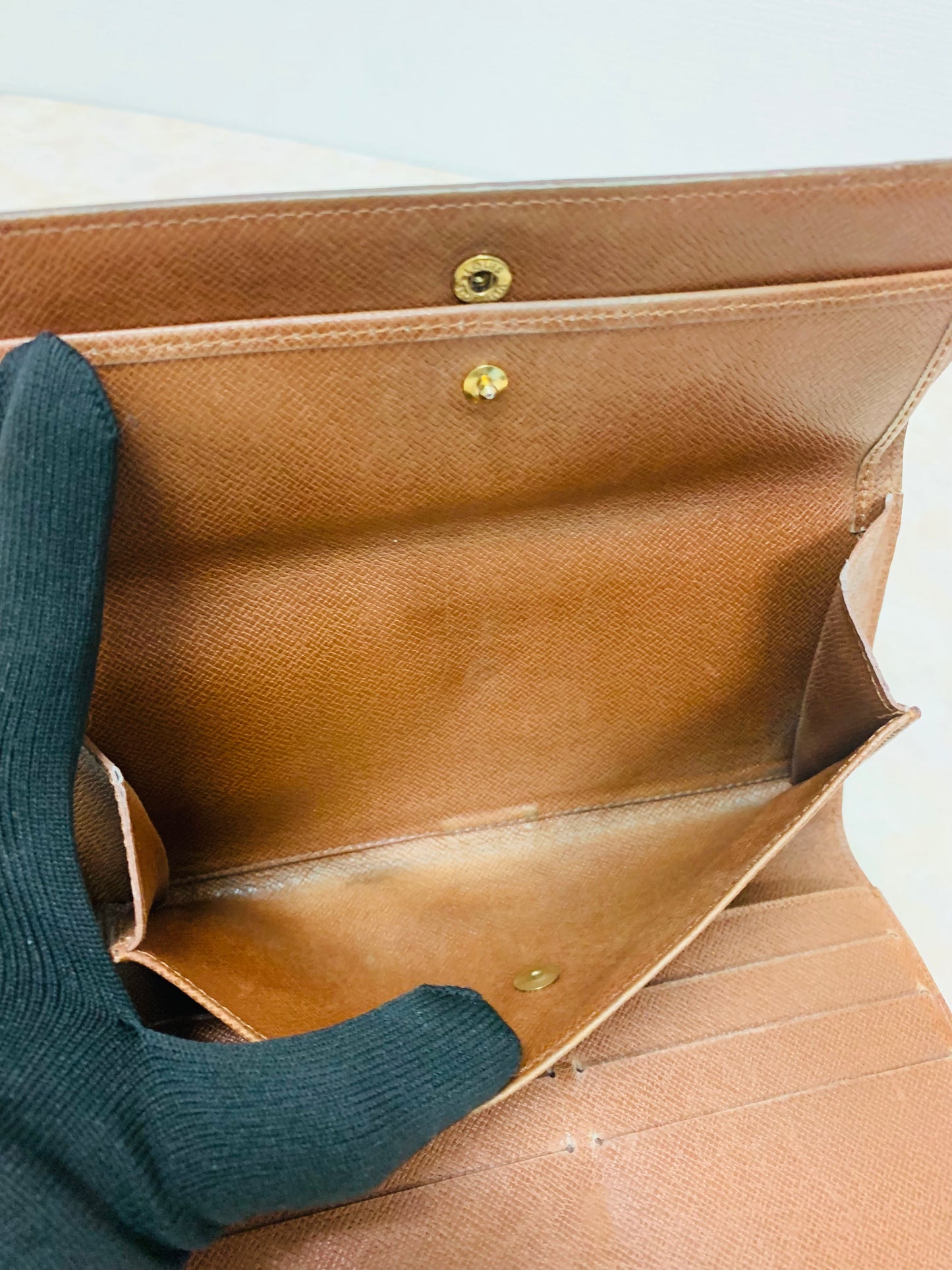 LOUIS VUITTON
Monogram Porte Tresor International Wallet