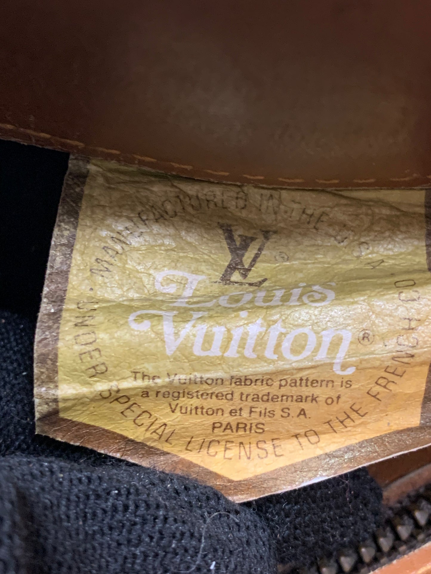 LOUIS VUITTON Bucket PM French &Co with Kiss lock pouch