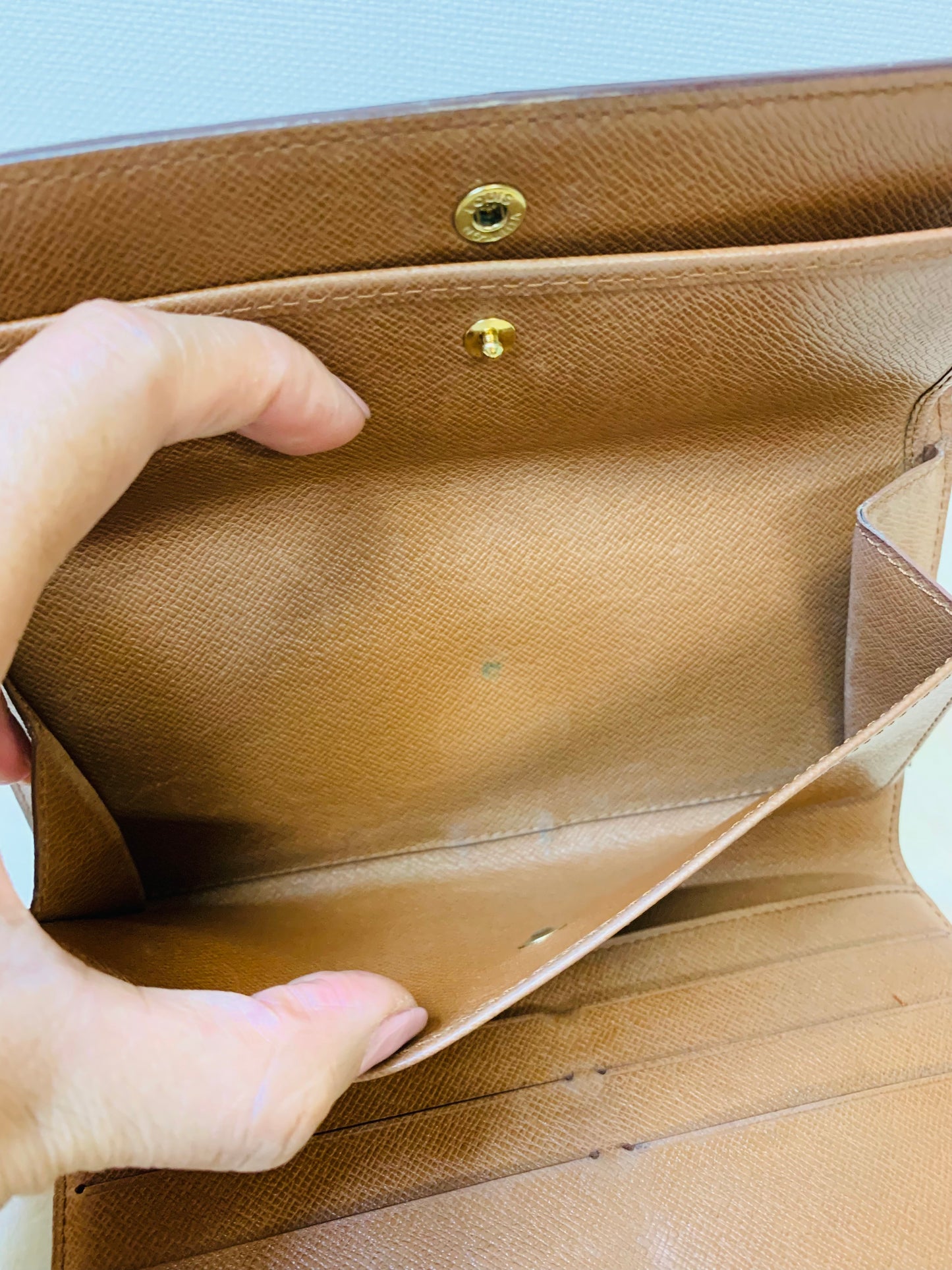 LOUIS VUITTON INTERNATIONAL TRỊ-FOLD WALLET