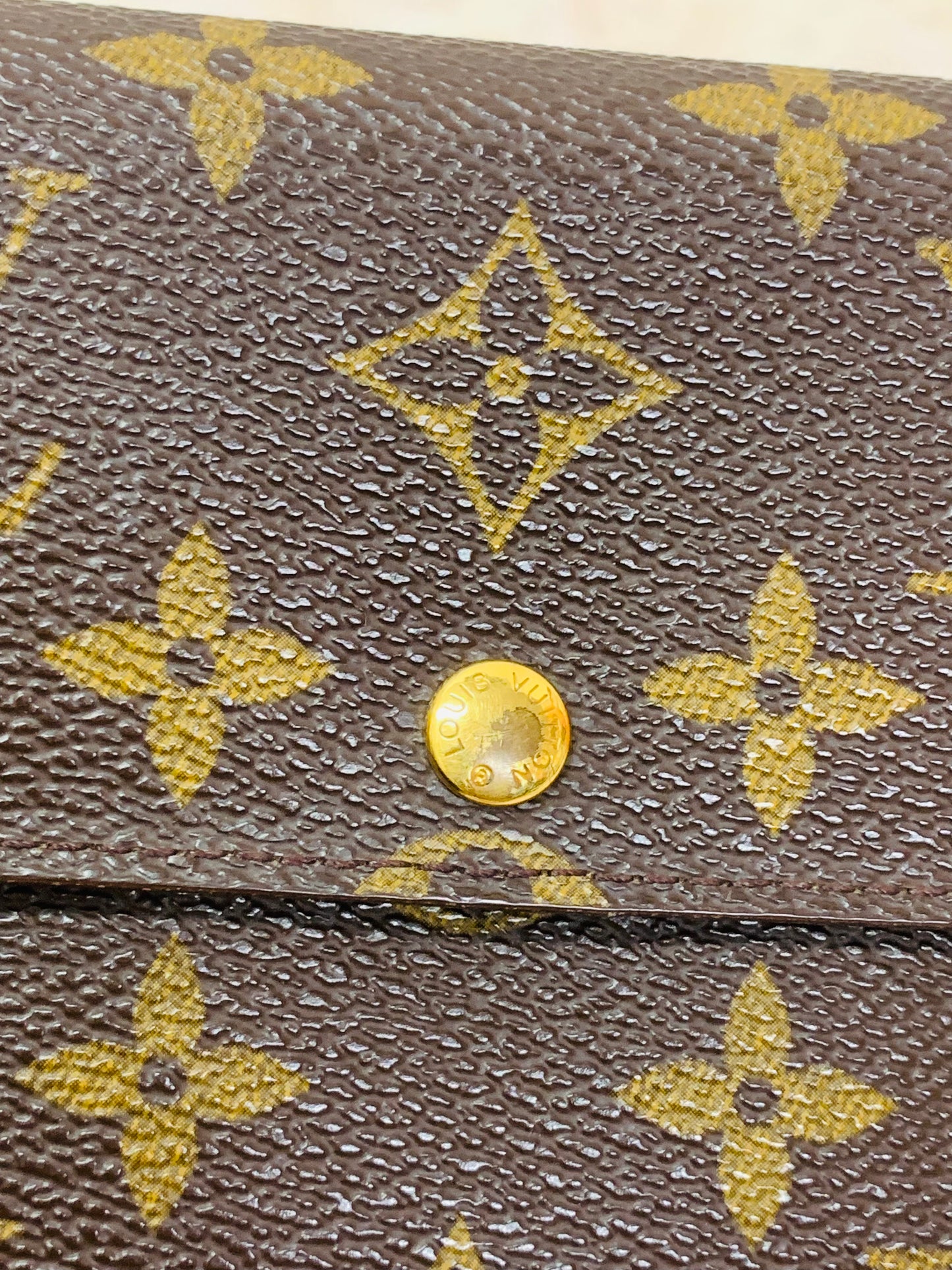 LOUIS VUITTON
Monogram Sarah Wallet