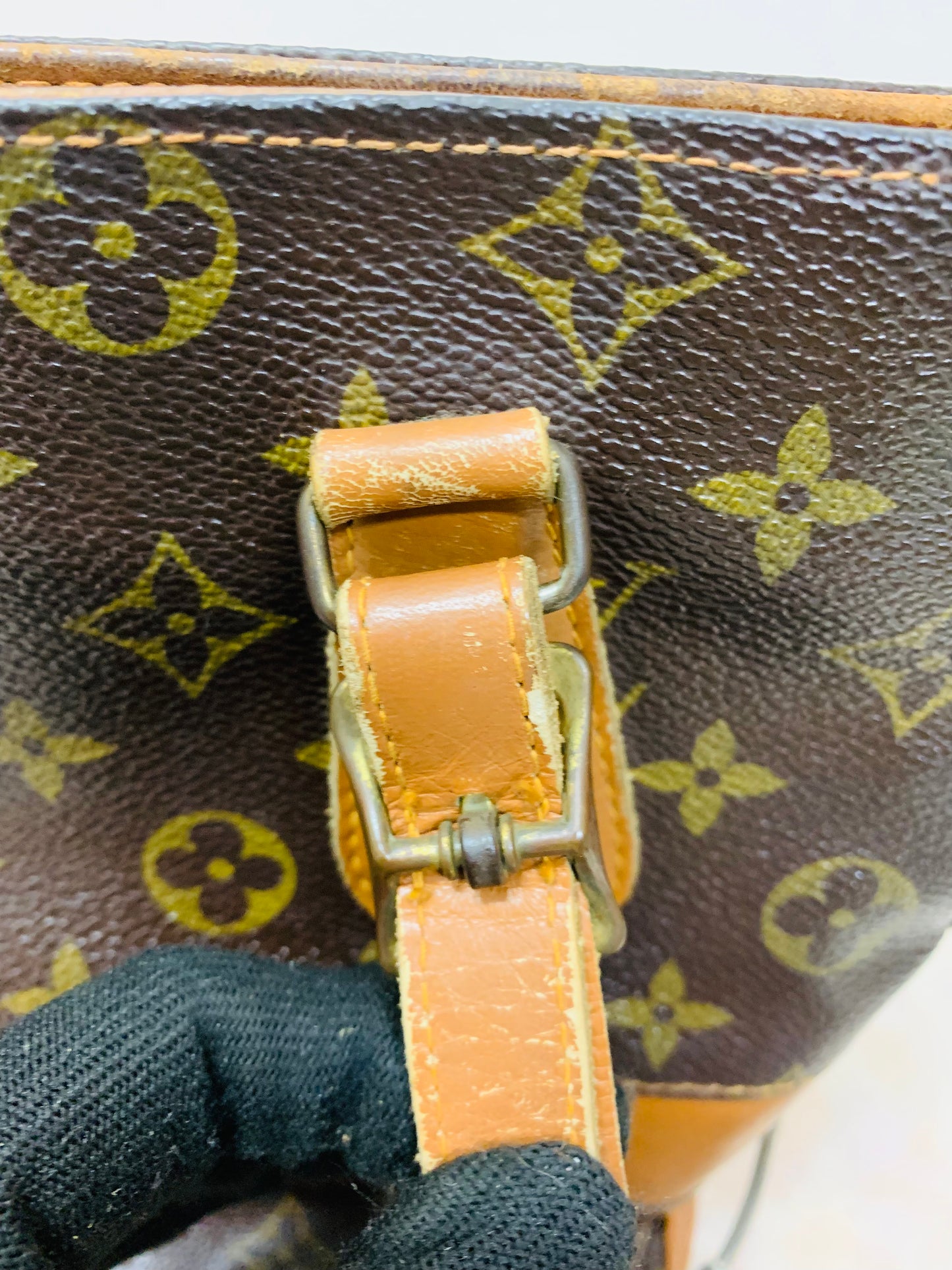 LOUIS VUITTON Bucket PM French &Co with Kiss lock pouch