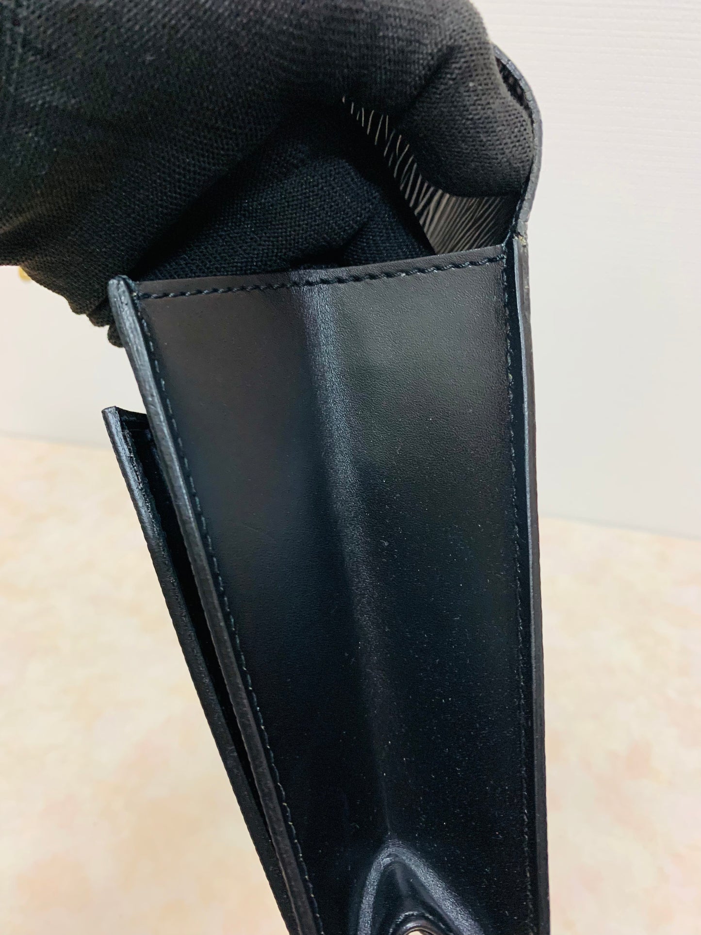 LOUIS VUITTON Serie Dragonne Epi Black Clutch
