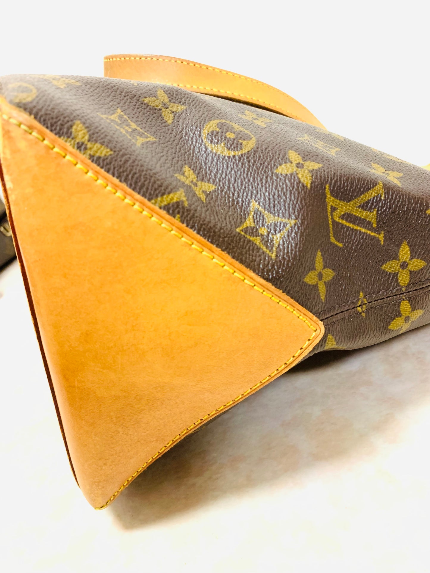 LOUIS VUITTON Cabas Mezzo Tote Bag