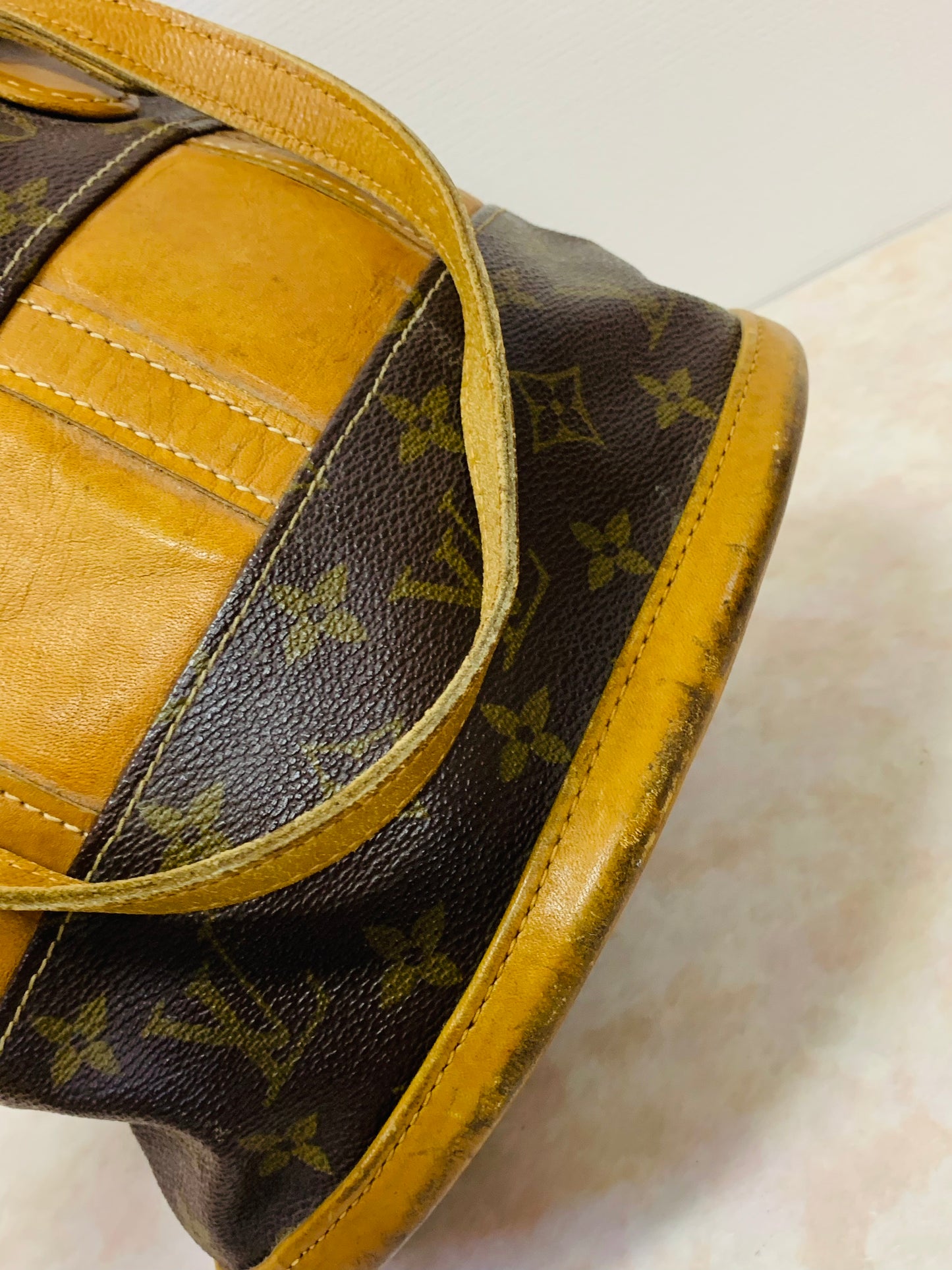 LOUIS VUITTON Bucket PM French Company