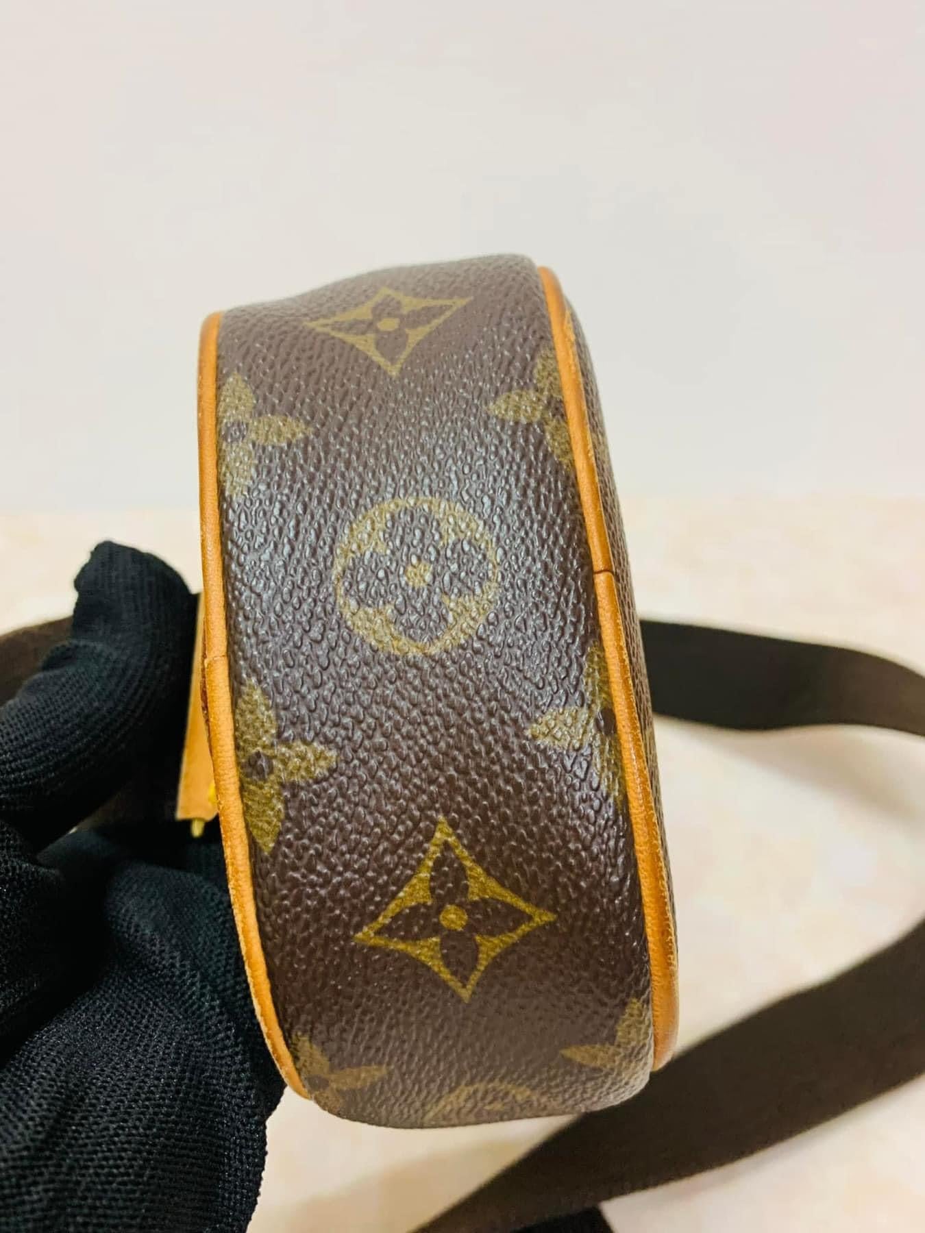 LOUIS VUITTON BUMBAG GANGE