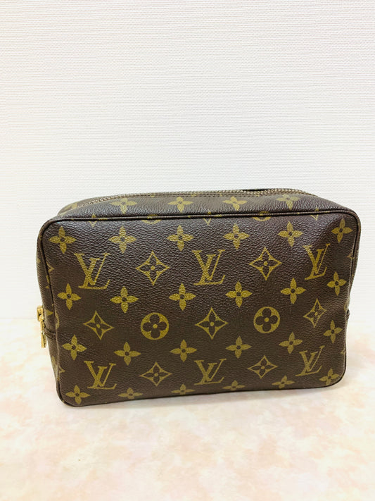 LOUIS VUITTON
Monogram Trousse Toilette 23