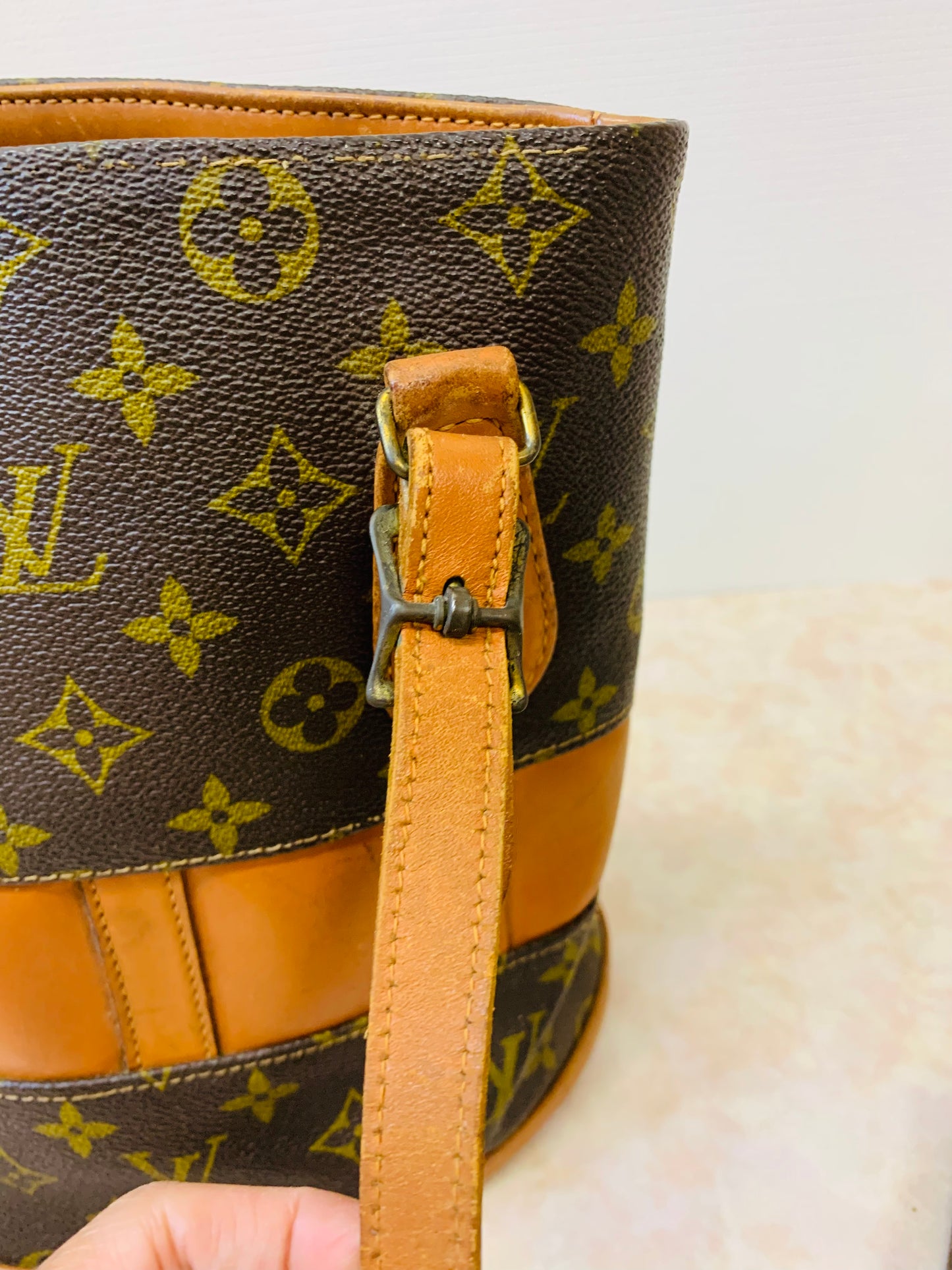 LOUIS VUITTON Bucket PM French Company