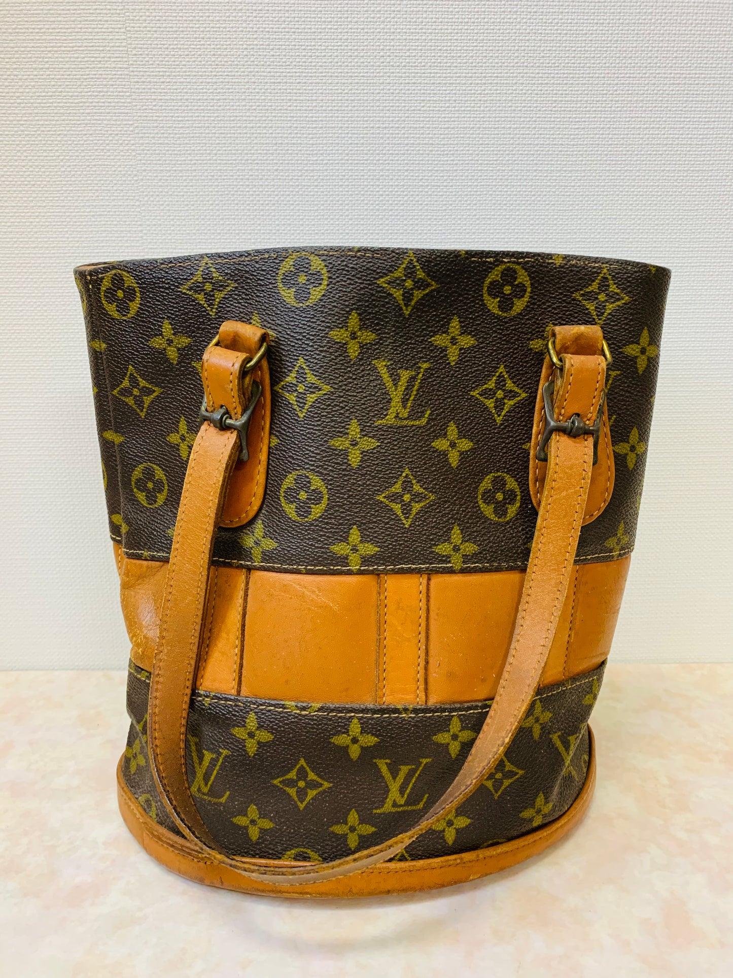 LOUIS VUITTON Bucket PM French Company
