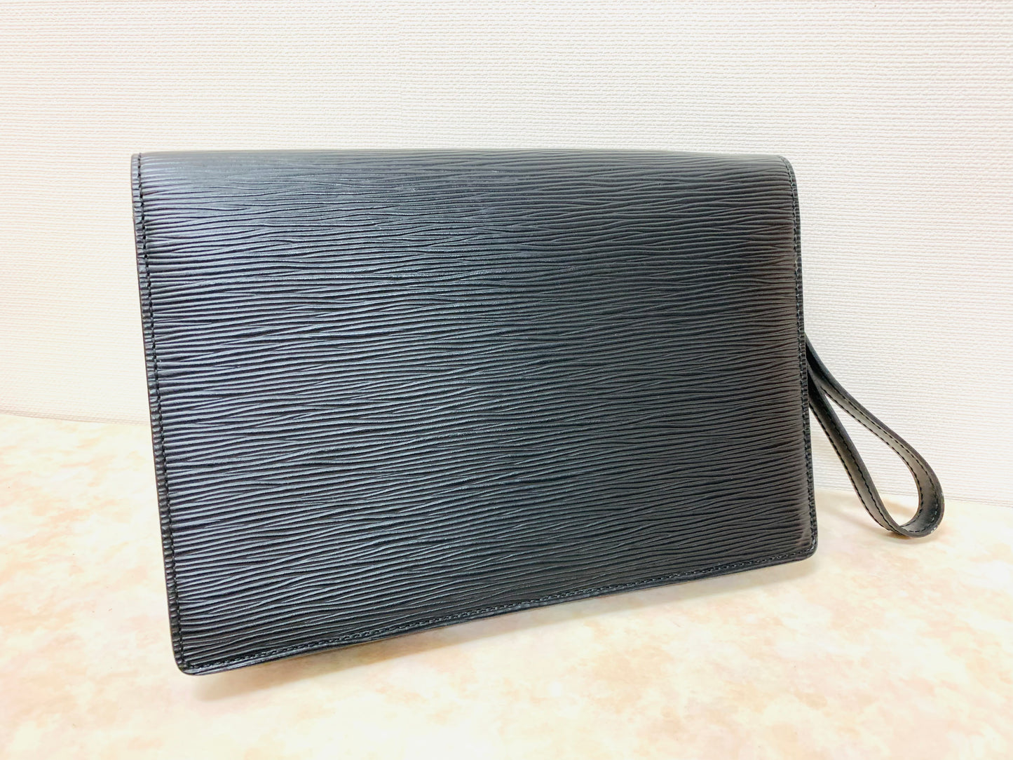 LOUIS VUITTON Serie Dragonne Epi Black Clutch