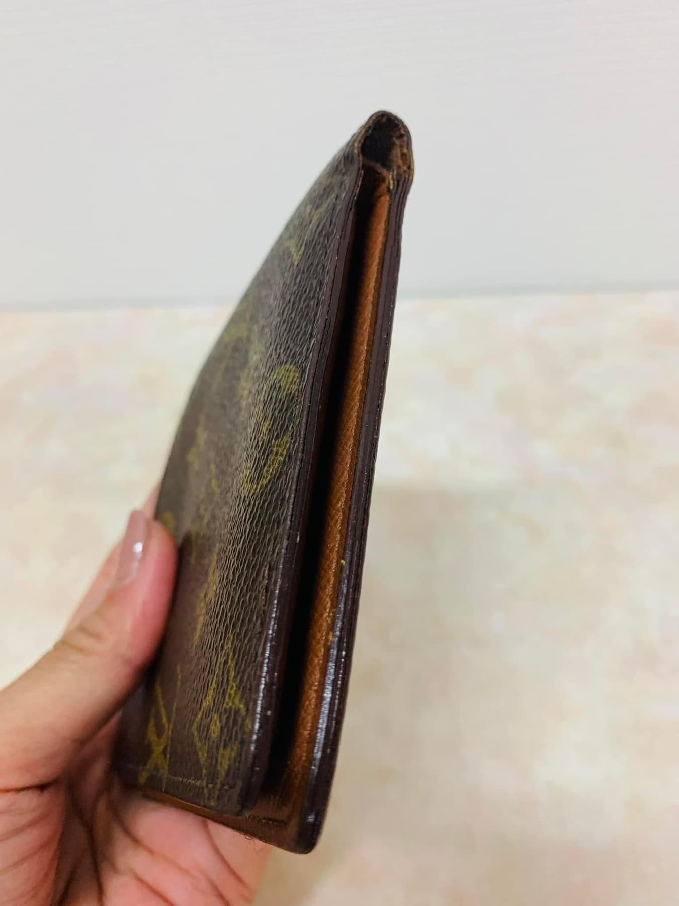 LOUIS VUITTON  Bi-fold mens wallet