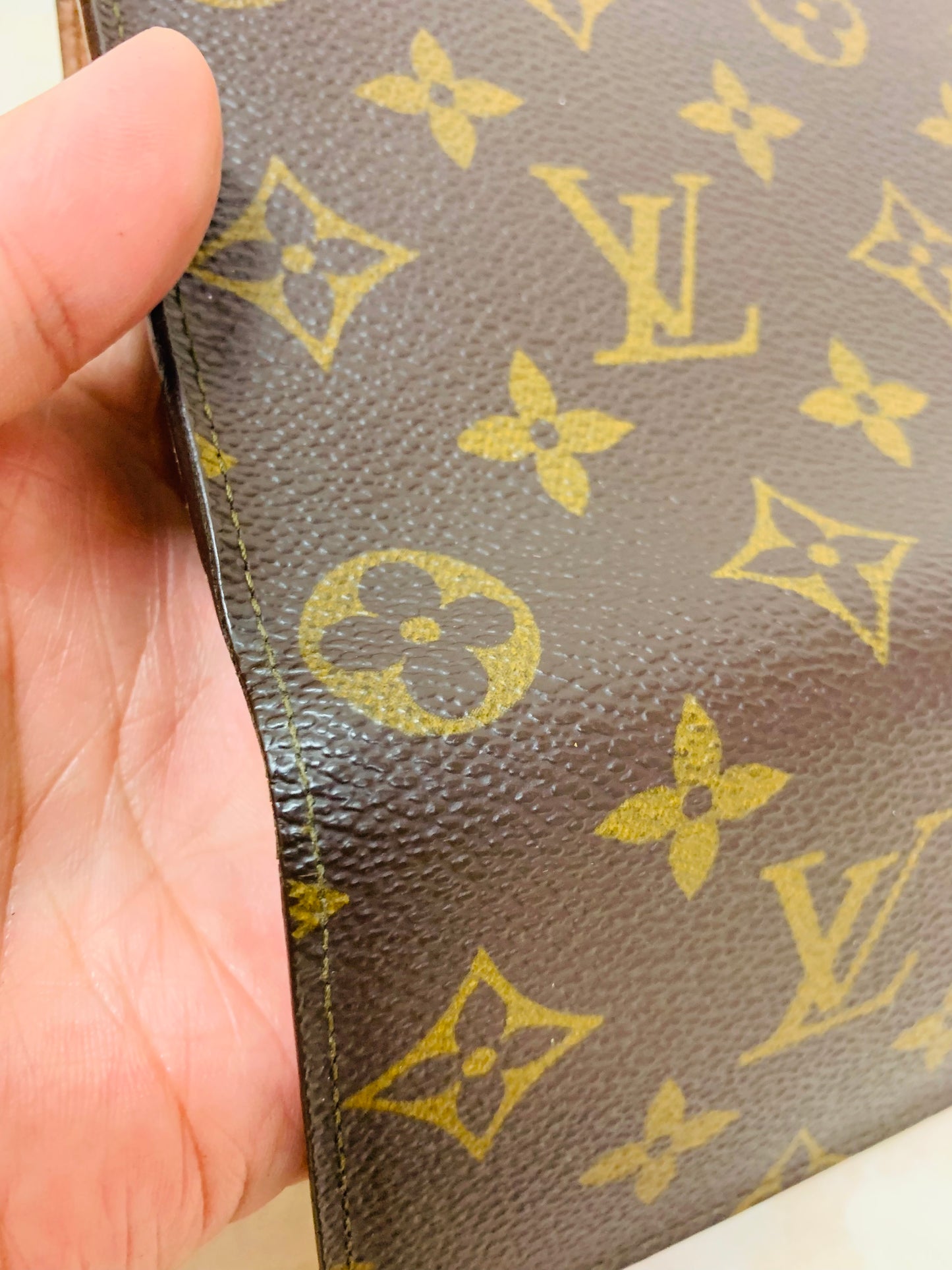 LOUIS VUITTON  International wallet Monogram