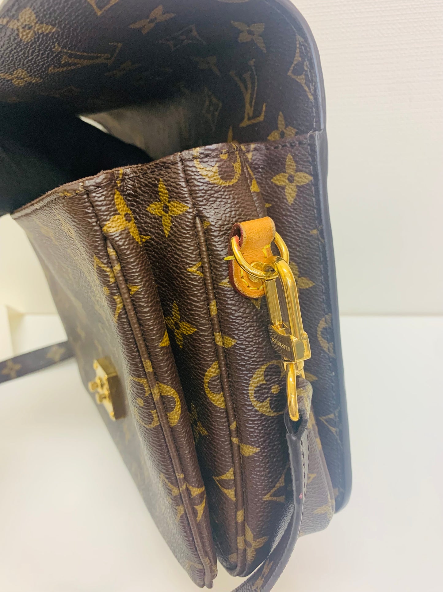 Louis Vuitton Pochette Métis Monogram