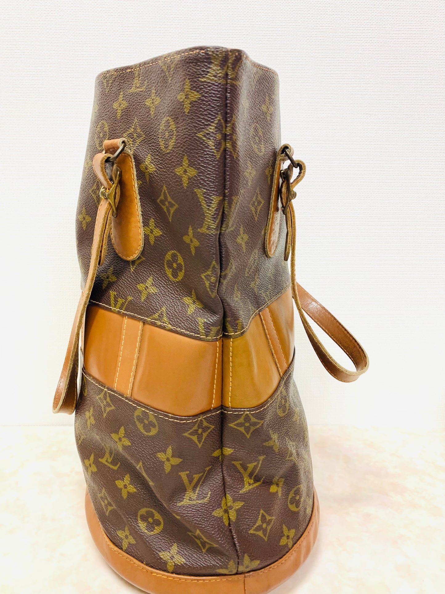 LOUIS VUITTON Bucket GM French Company