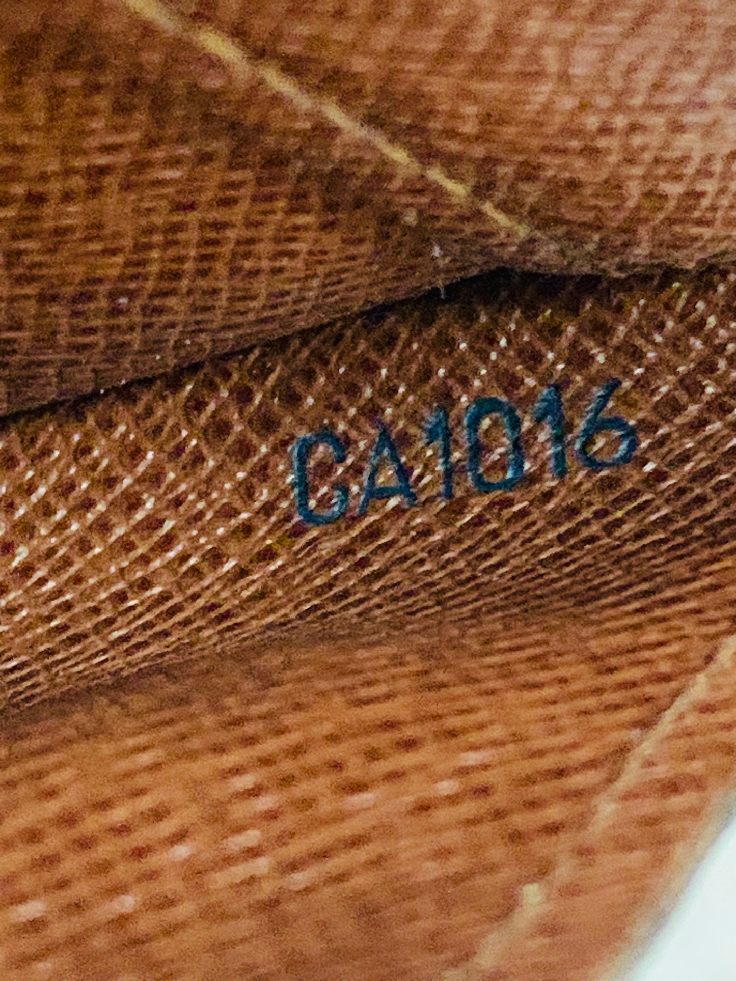 LOUIS VUITTON Porte Monnaie Shilling Coin Purse