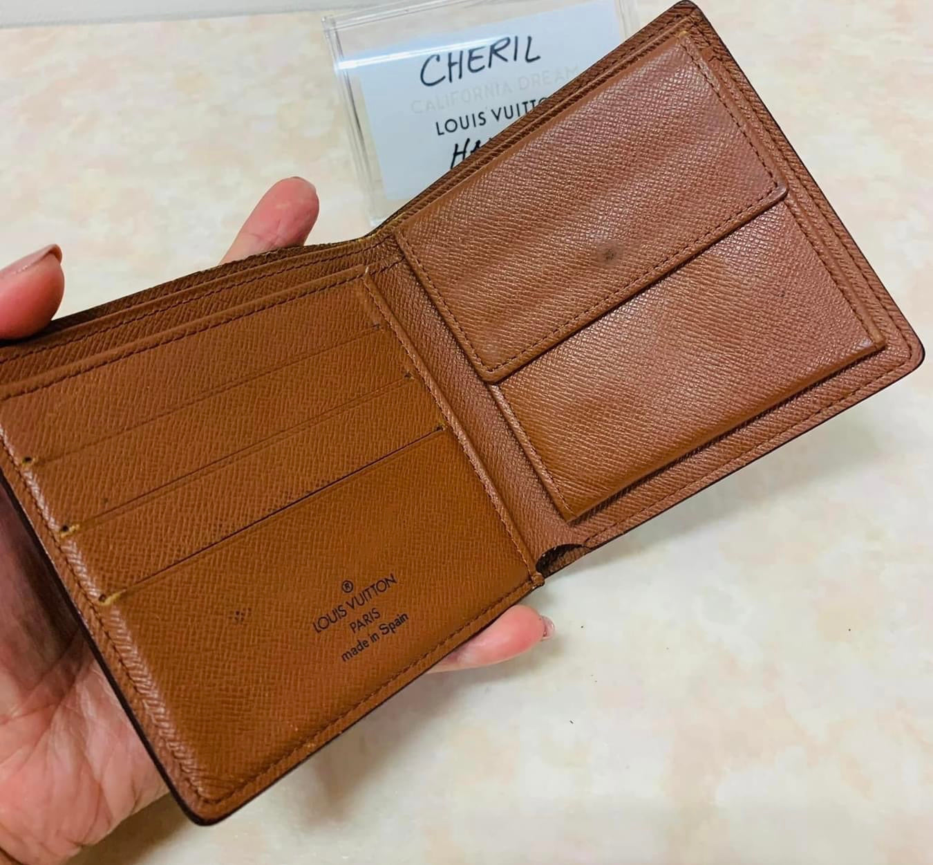 LOUIS VUITTON  Bi-fold mens wallet