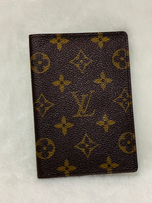 LOUIS VUITTON Passport Case Monogram