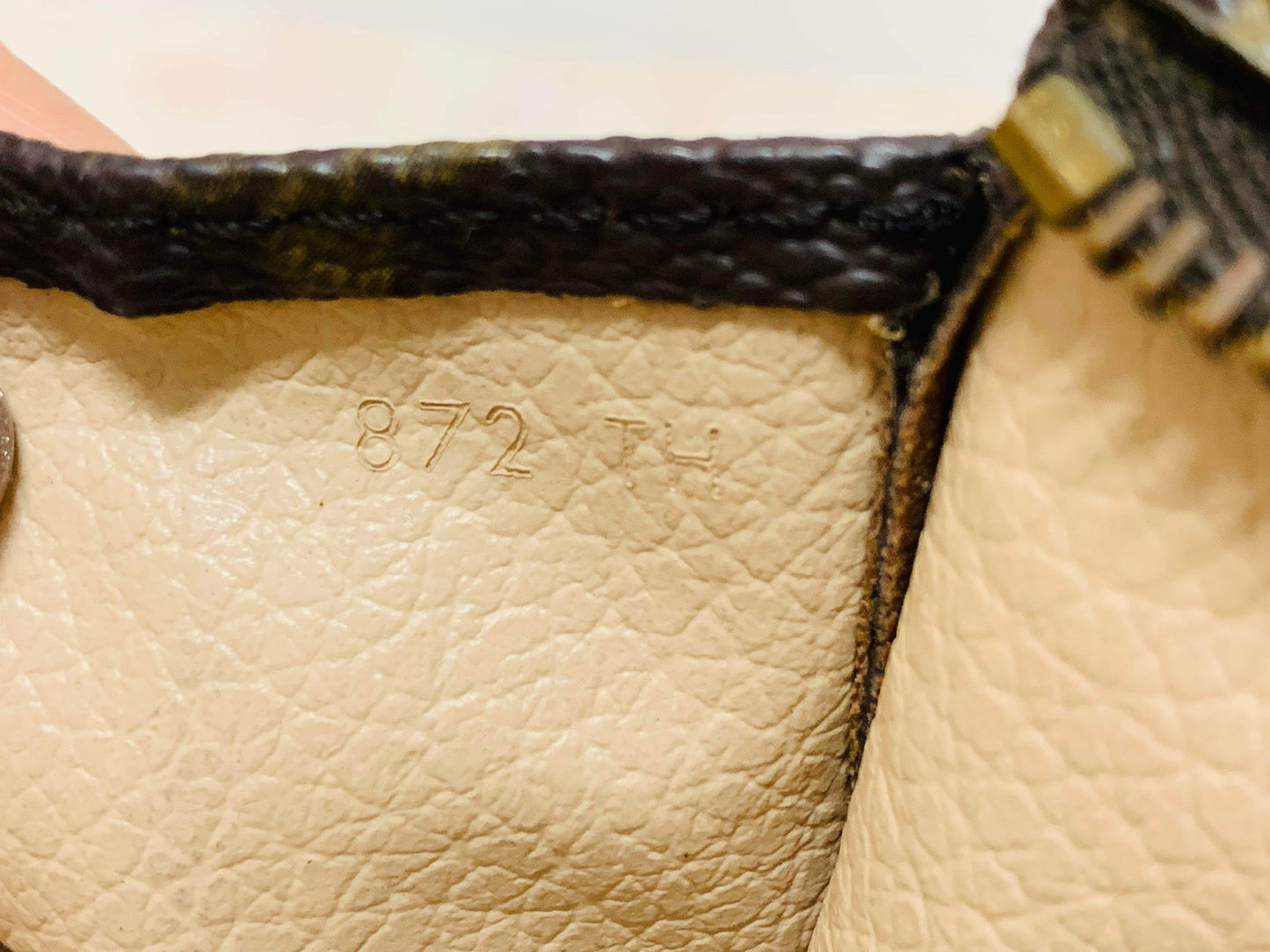 LOUIS VUITTON TOILETRY 26