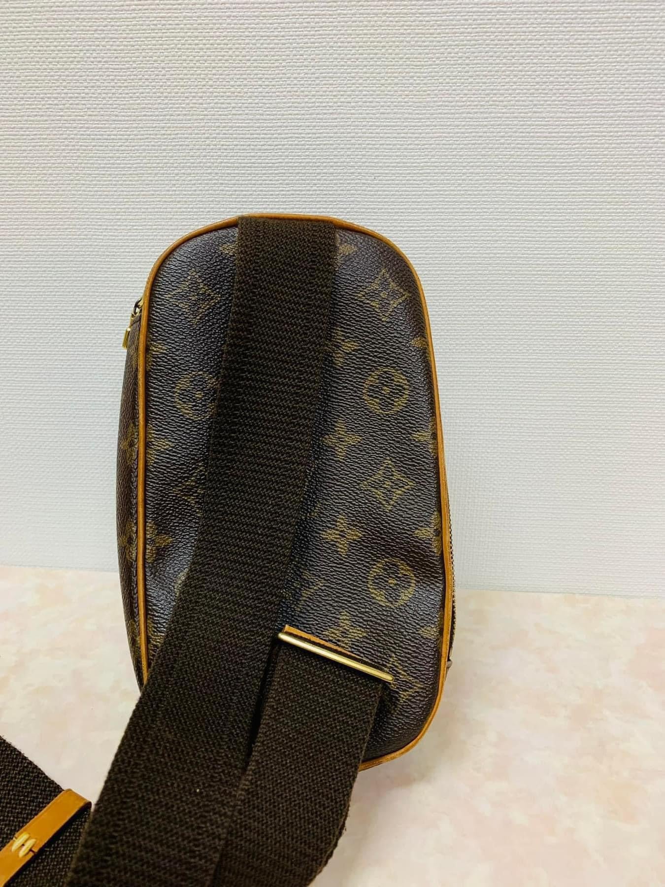 LOUIS VUITTON BUMBAG GANGE