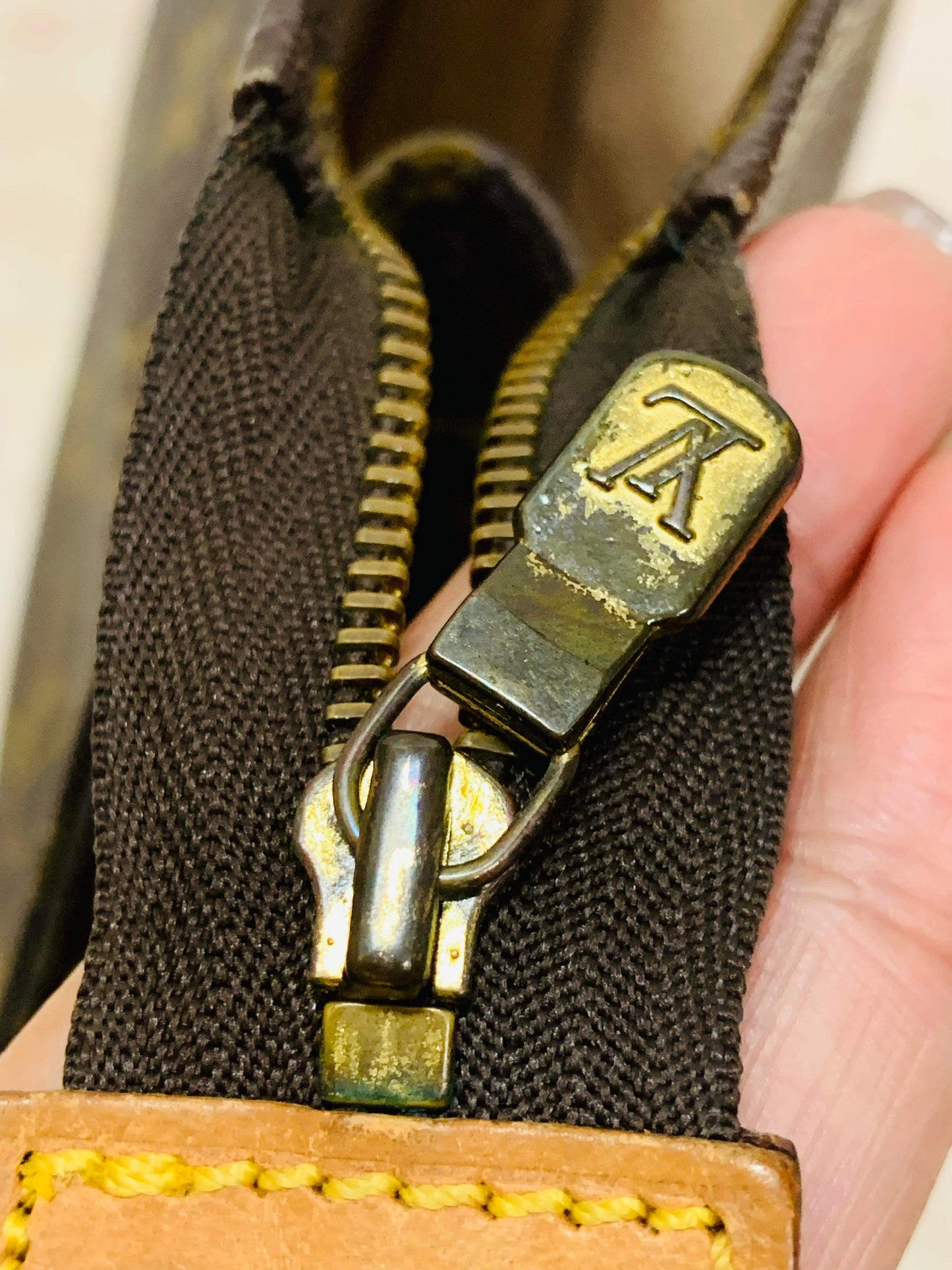 LOUIS VUITTON TOILETRY 26