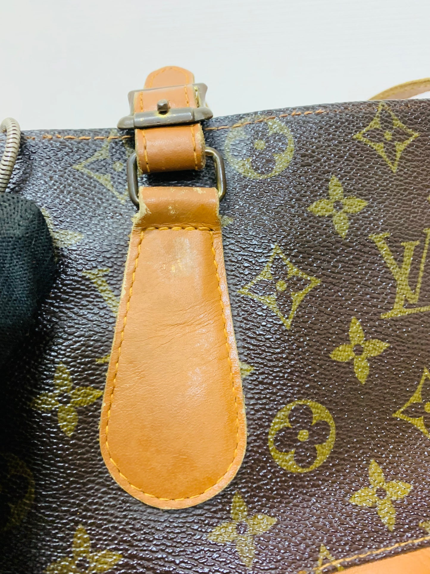 LOUIS VUITTON Bucket PM French &Co with Kiss lock pouch