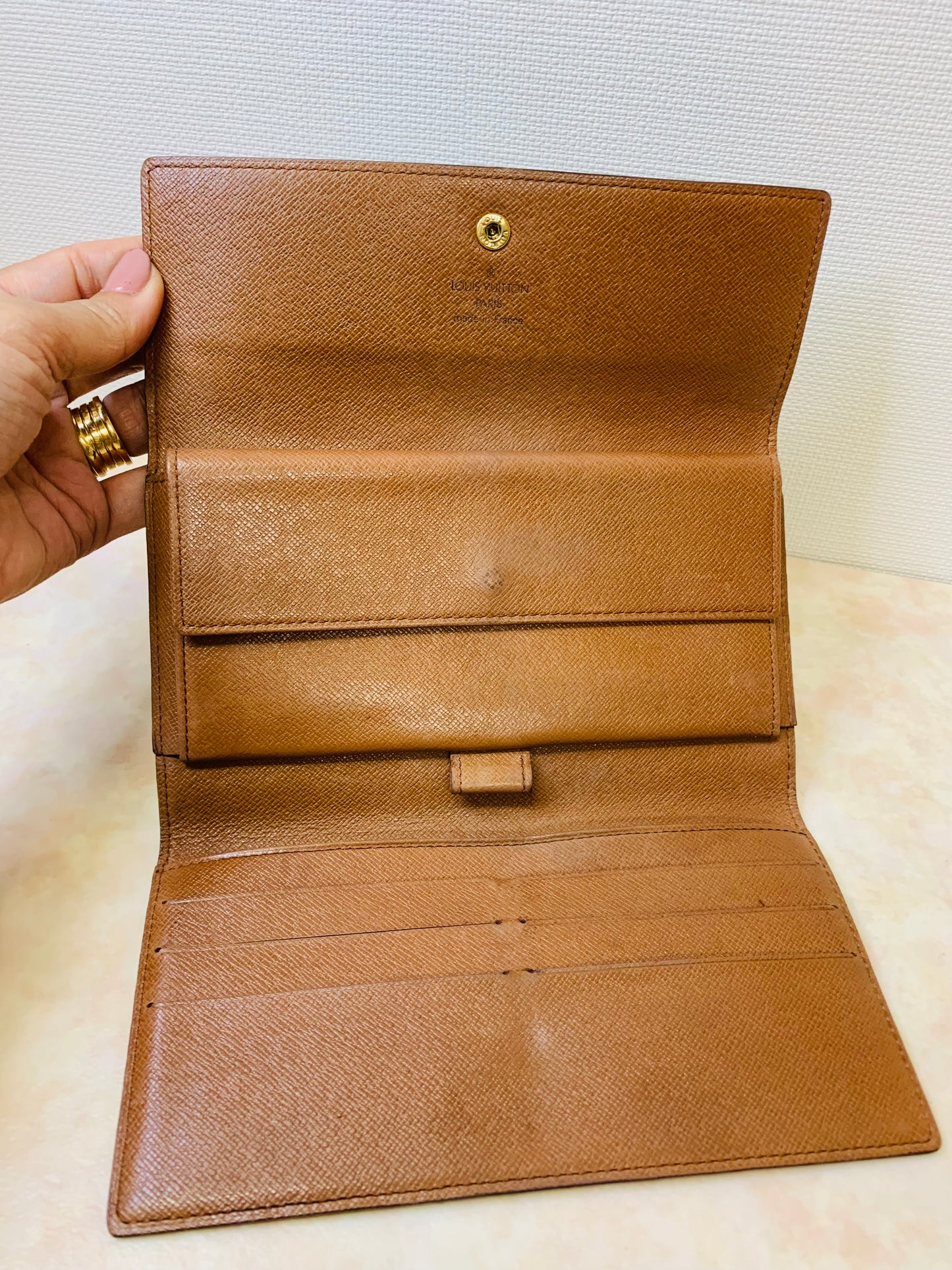 LOUIS VUITTON INTERNATIONAL TRỊ-FOLD WALLET