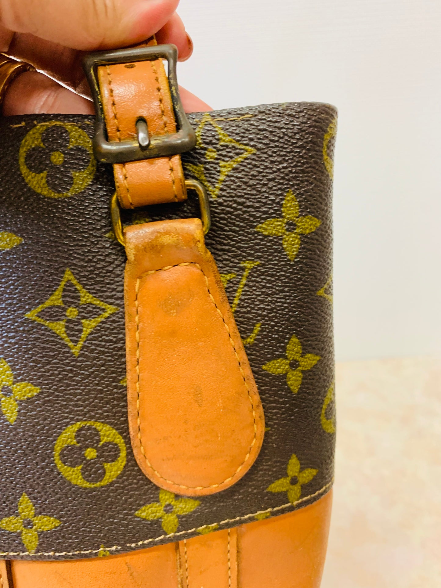 LOUIS VUITTON Bucket PM French Company