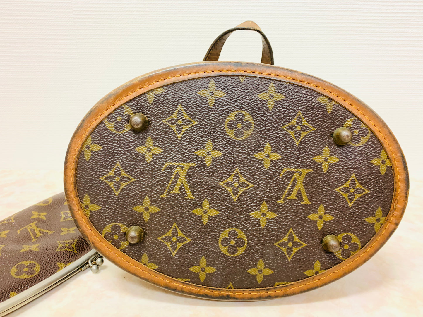 LOUIS VUITTON Bucket PM French &Co with Kiss lock pouch